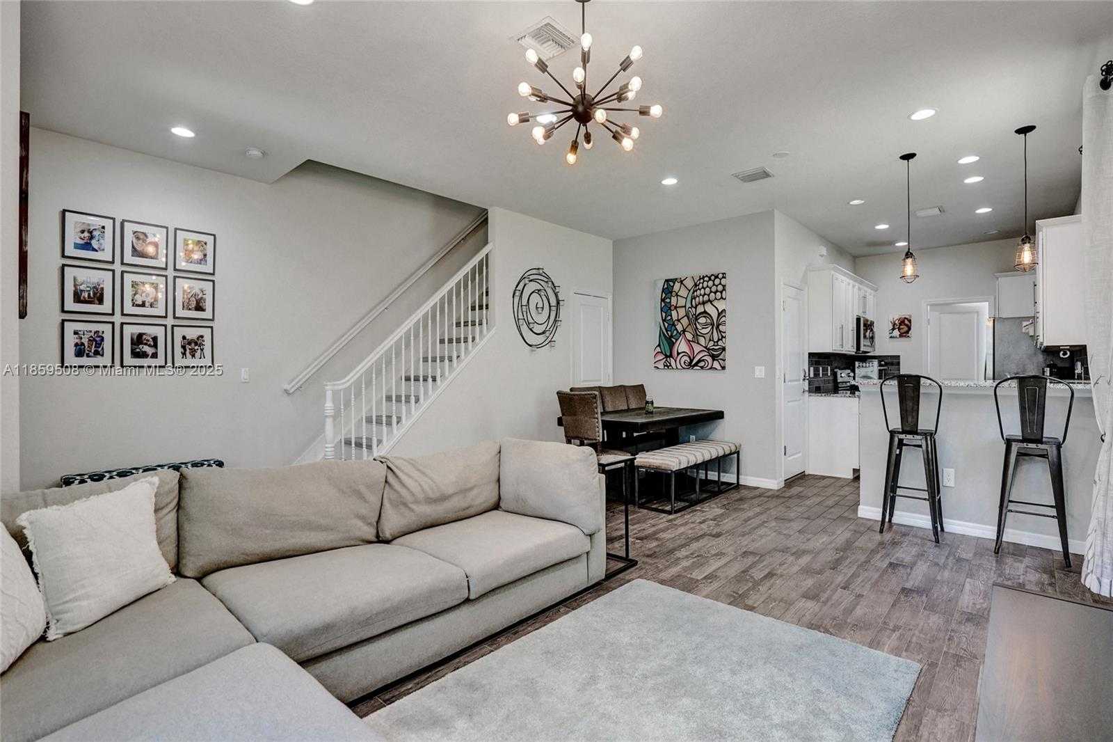 Small Image of 4046 LONG LEAF LN, Hollywood Number 9