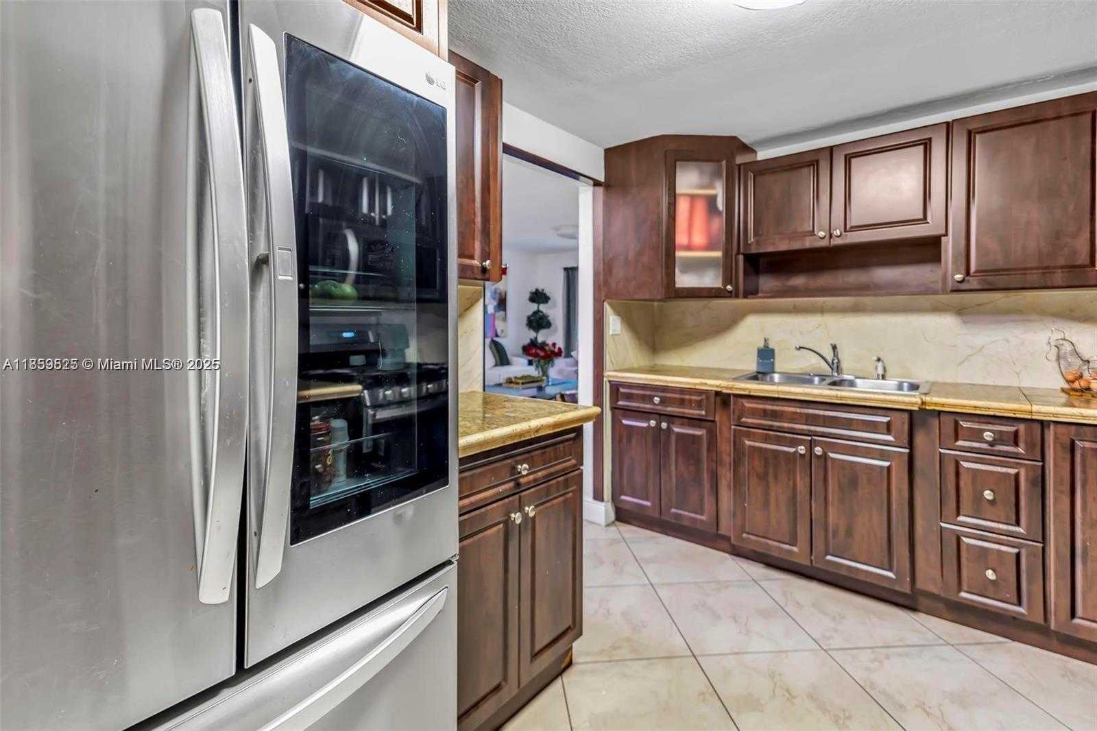 Small Image of 17901 NORTH WEST 68TH AVE #R101, Hialeah Number 6