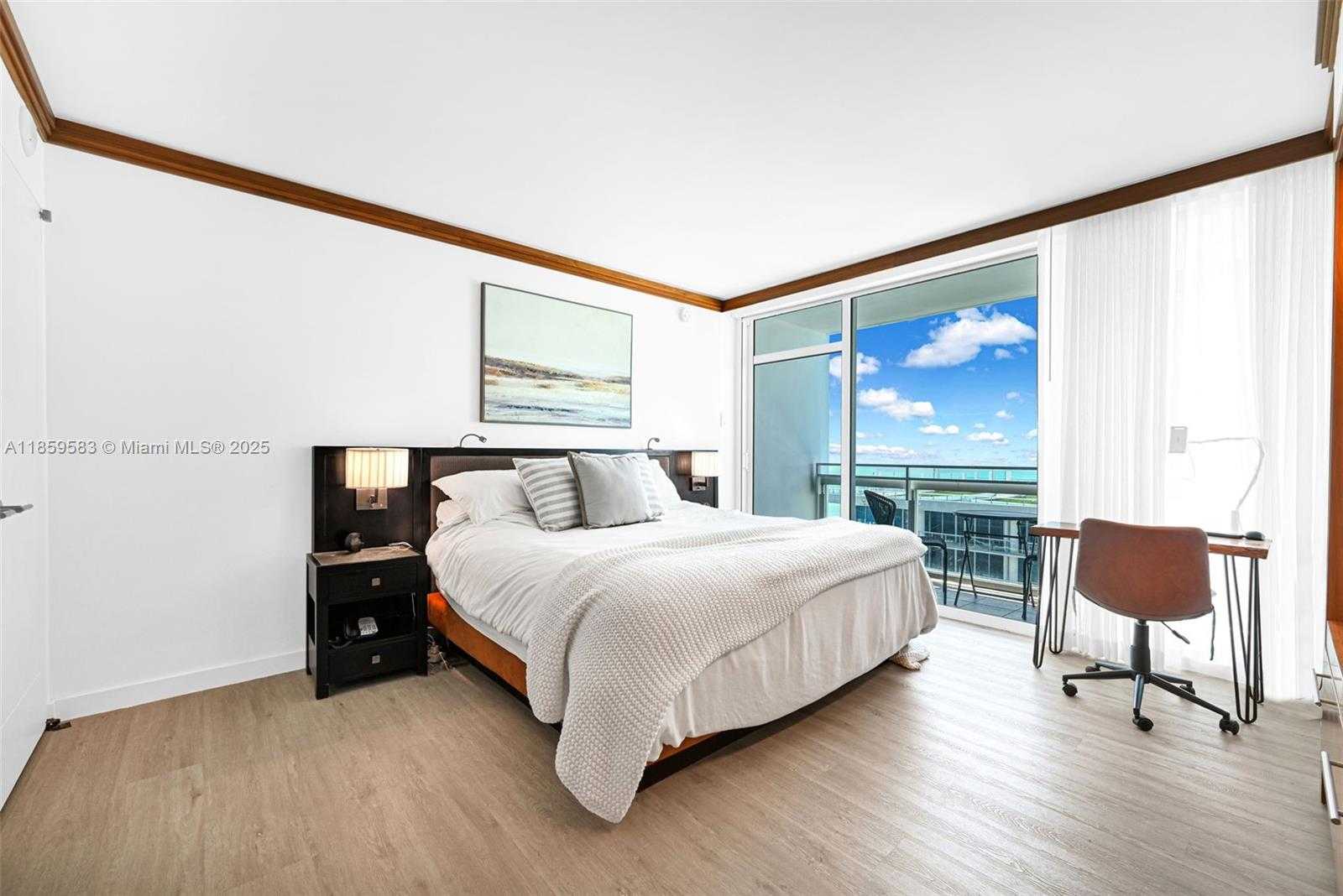 Small Image of 6801 COLLINS AVE #811 (door 810), Miami Beach Number 13
