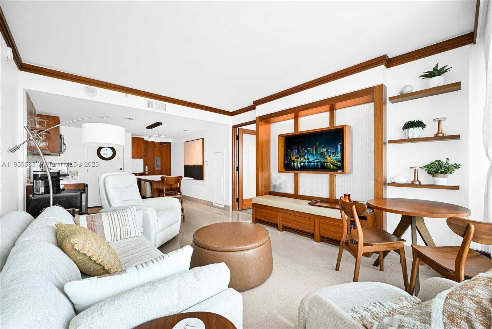 Small Image of 6801 COLLINS AVE #811 (door 810), Miami Beach Number 2
