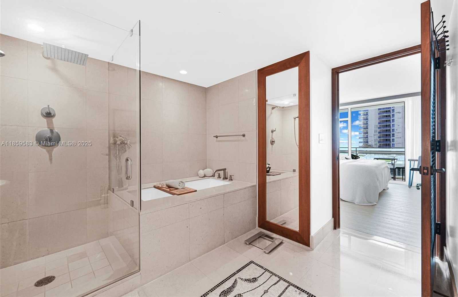 Small Image of 6801 COLLINS AVE #811 (door 810), Miami Beach Number 22