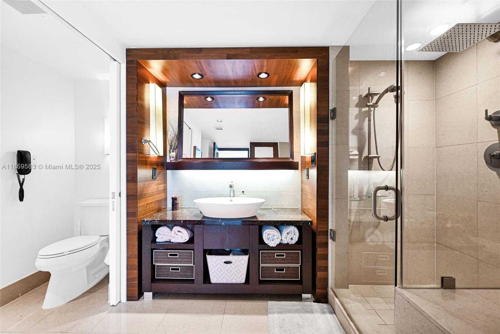 Small Image of 6801 COLLINS AVE #811 (door 810), Miami Beach Number 23