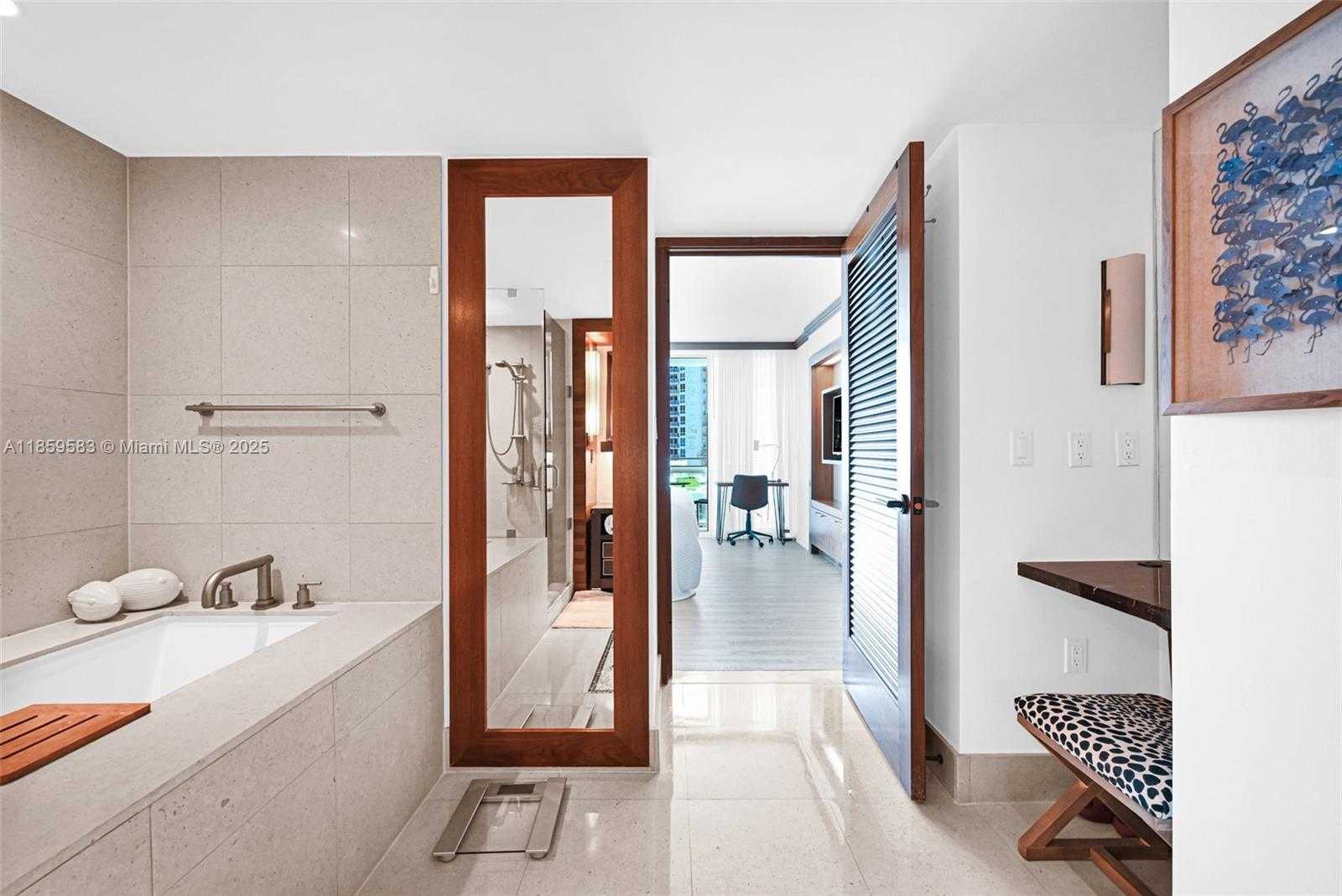 Small Image of 6801 COLLINS AVE #811 (door 810), Miami Beach Number 24