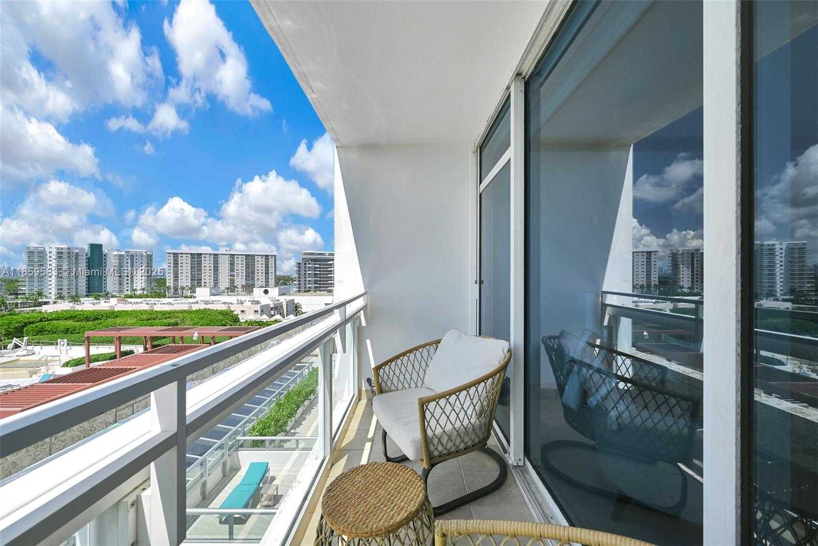 Small Image of 6801 COLLINS AVE #811 (door 810), Miami Beach Number 29