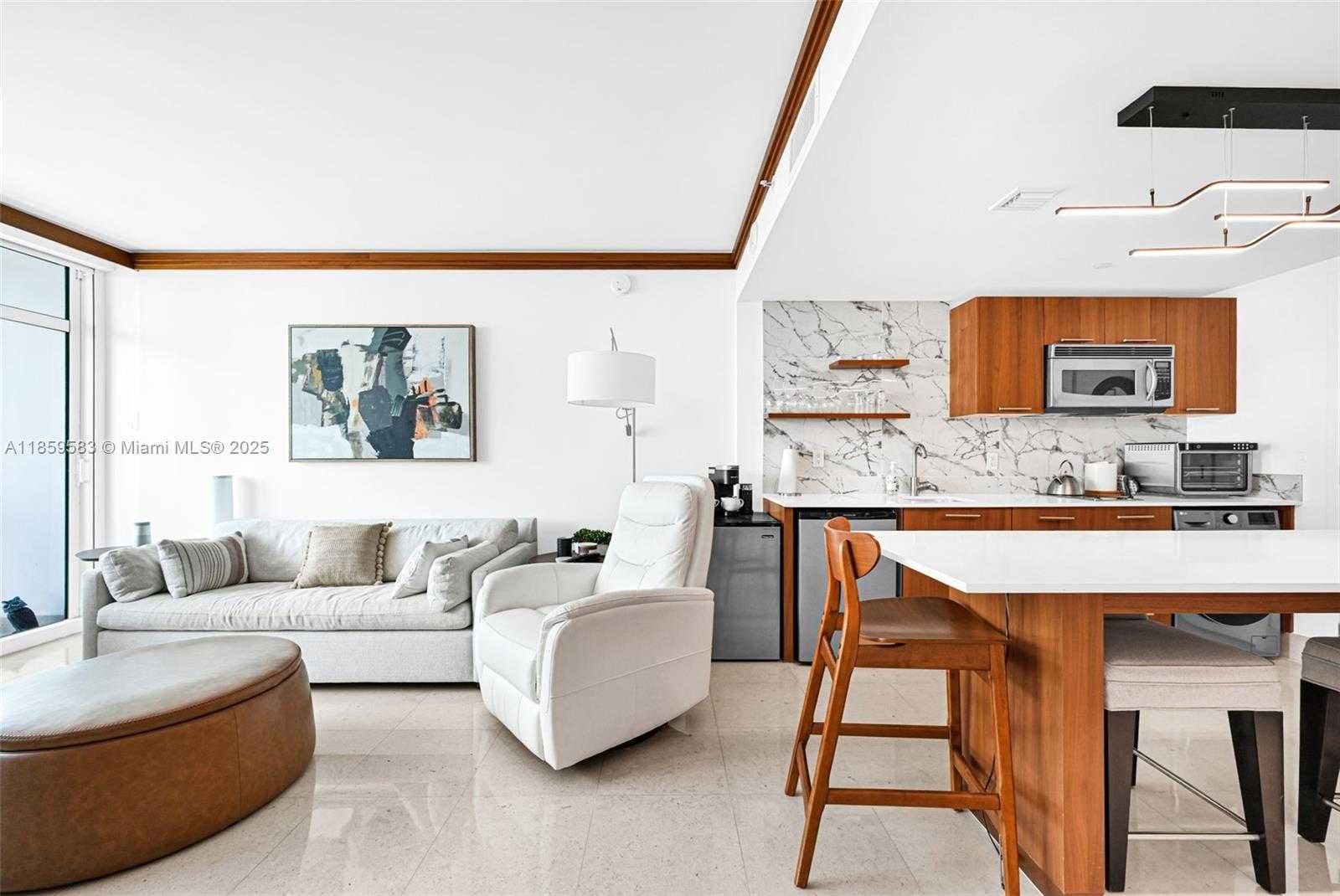 Small Image of 6801 COLLINS AVE #811 (door 810), Miami Beach Number 5