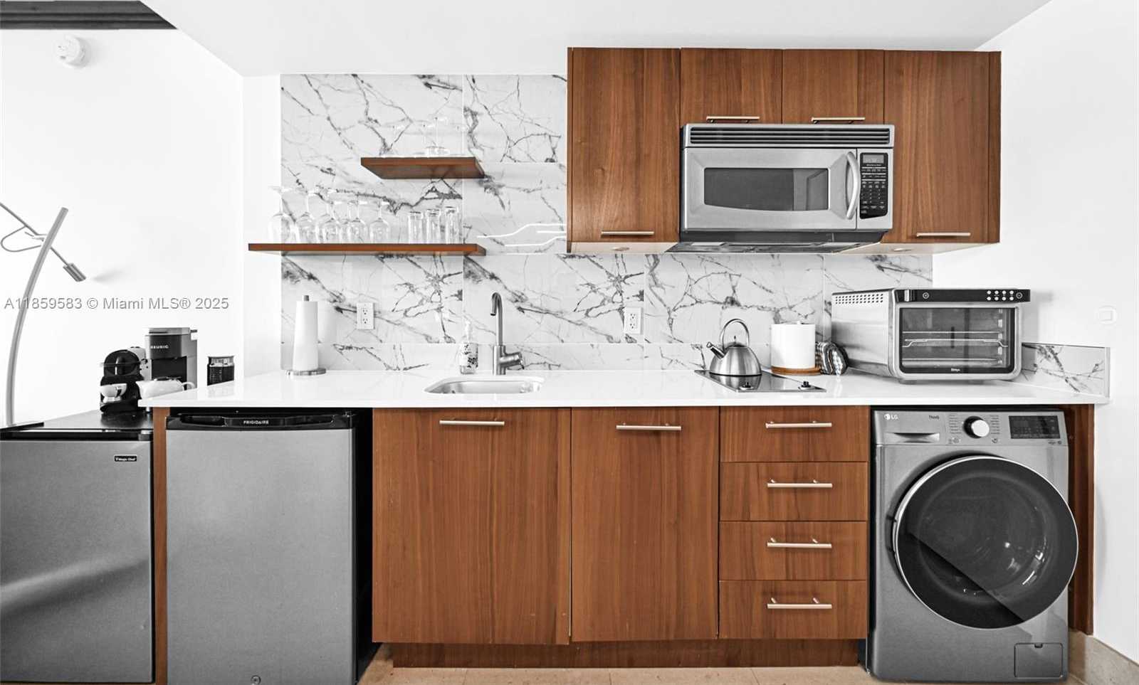 Small Image of 6801 COLLINS AVE #811 (door 810), Miami Beach Number 6
