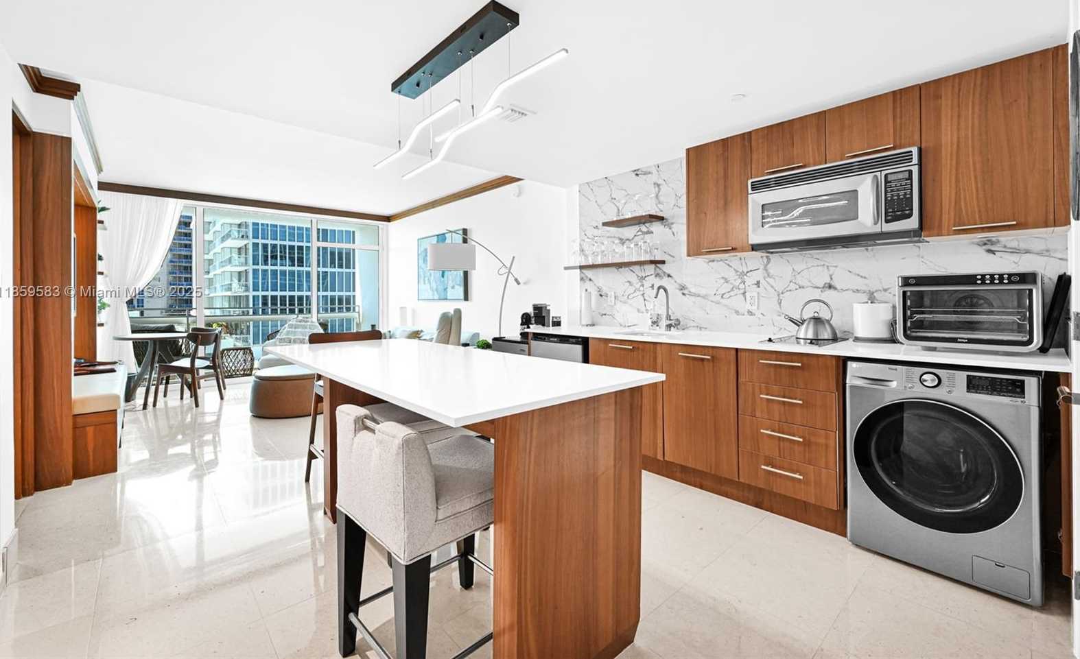 Small Image of 6801 COLLINS AVE #811 (door 810), Miami Beach Number 7