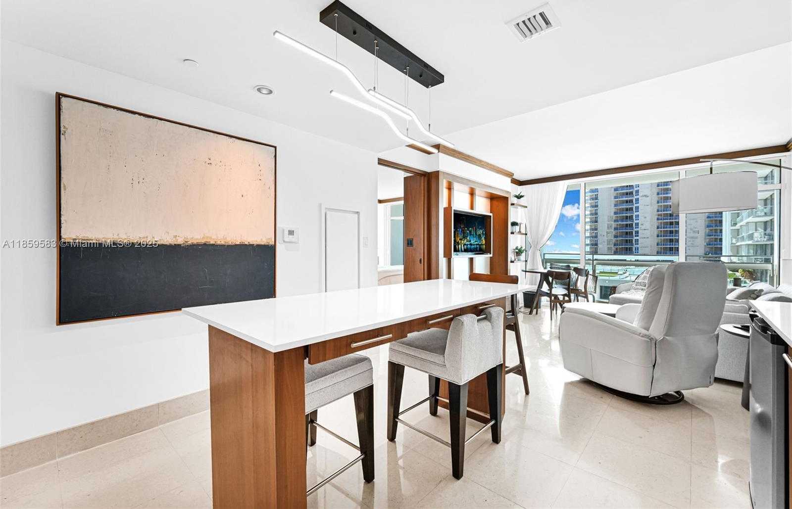 Small Image of 6801 COLLINS AVE #811 (door 810), Miami Beach Number 9