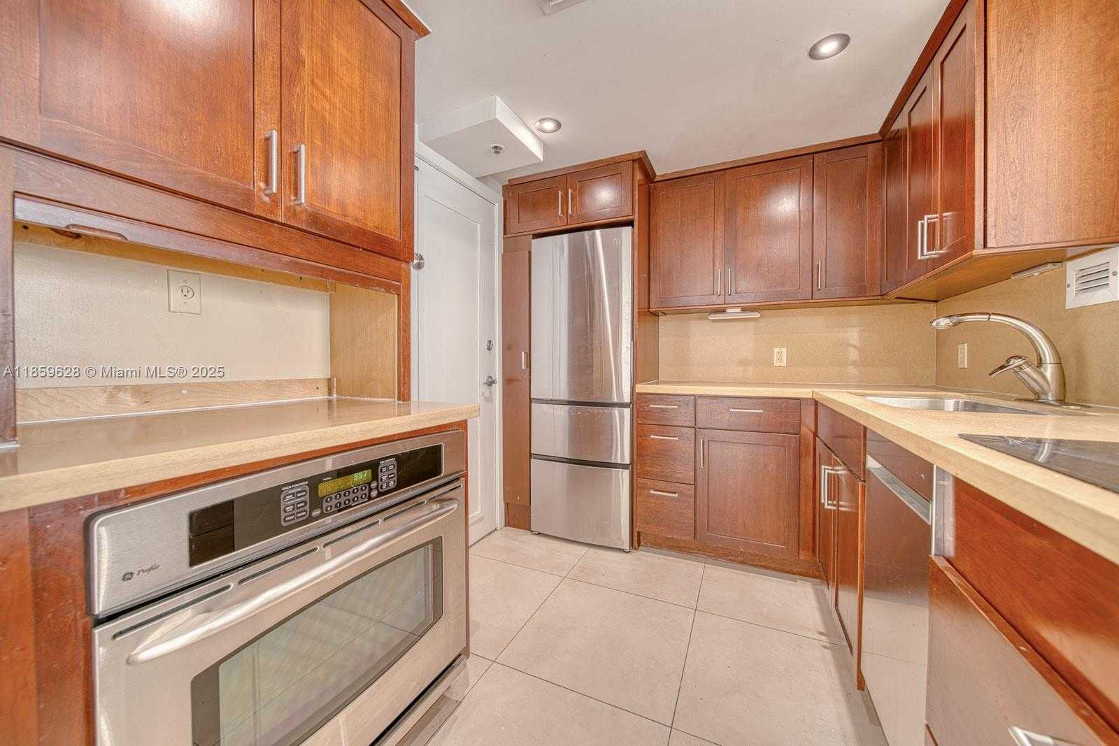 Small Image of 1000 WEST AVE #1423, Miami Beach Number 12