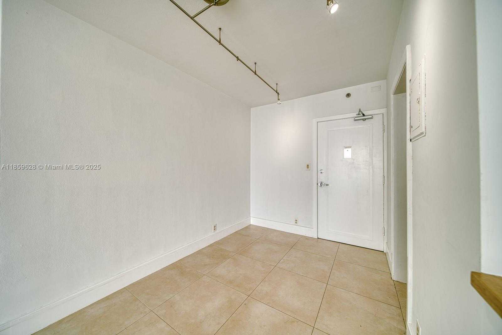 Small Image of 1000 WEST AVE #1423, Miami Beach Number 17