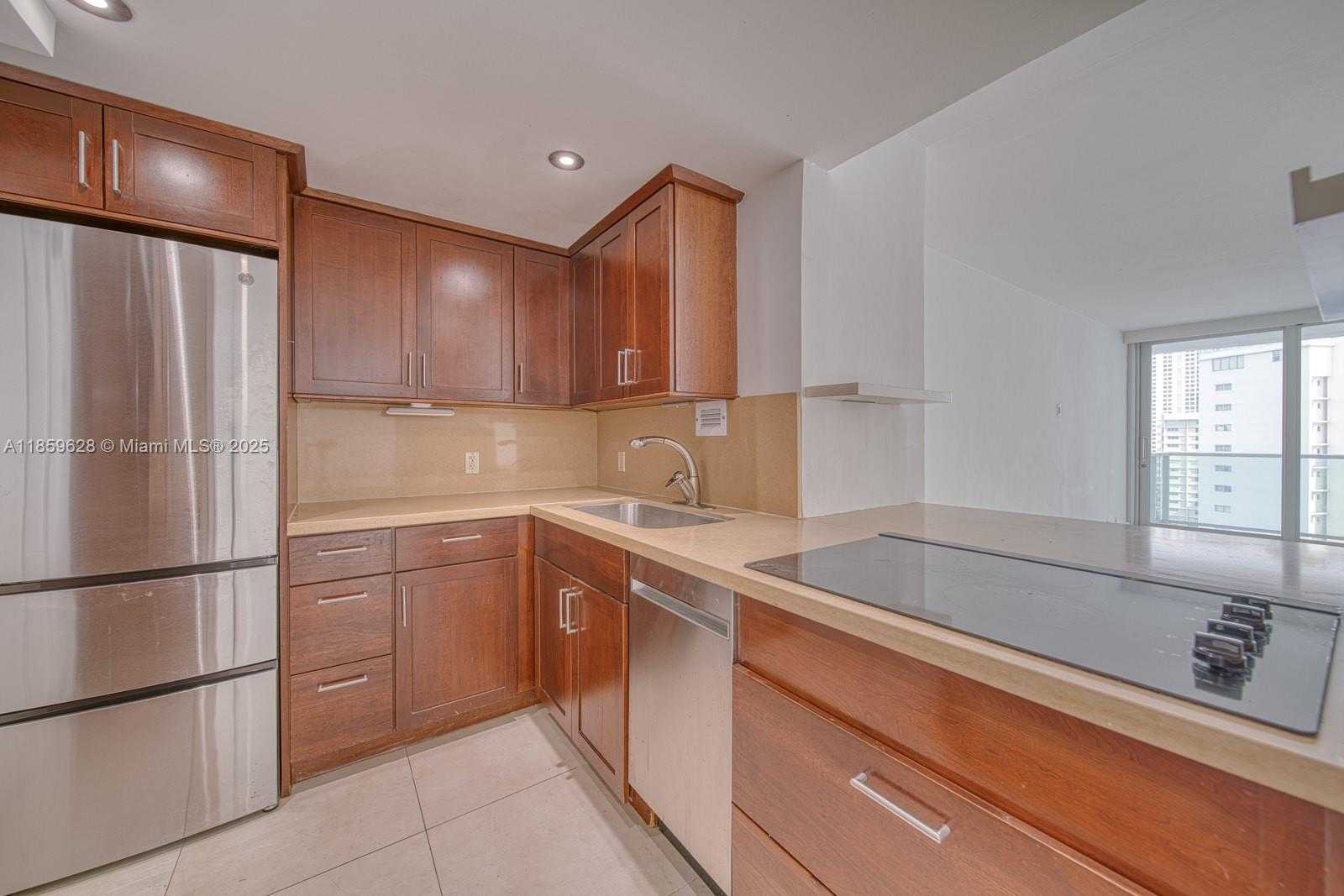 Small Image of 1000 WEST AVE #1423, Miami Beach Number 20