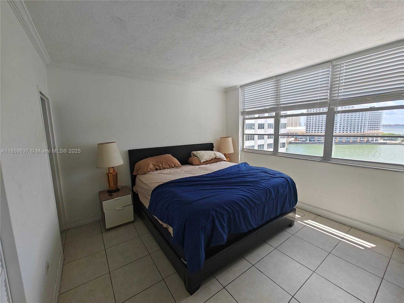 Small Image of 825 BRICKELL BAY DR #1042, Miami Number 12