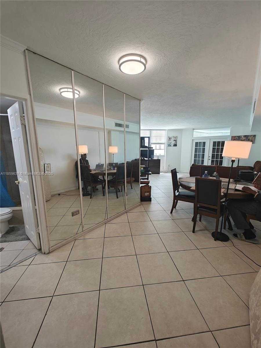 Small Image of 825 BRICKELL BAY DR #1042, Miami Number 3