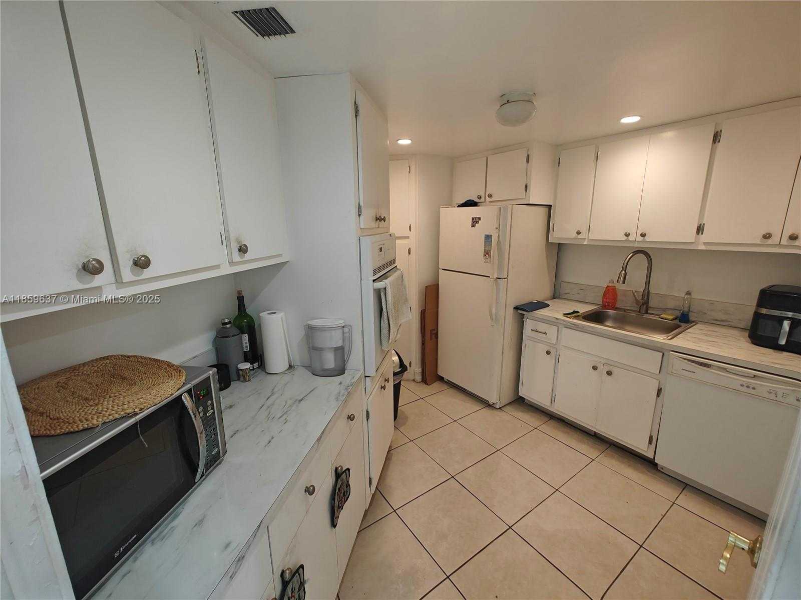 Small Image of 825 BRICKELL BAY DR #1042, Miami Number 5