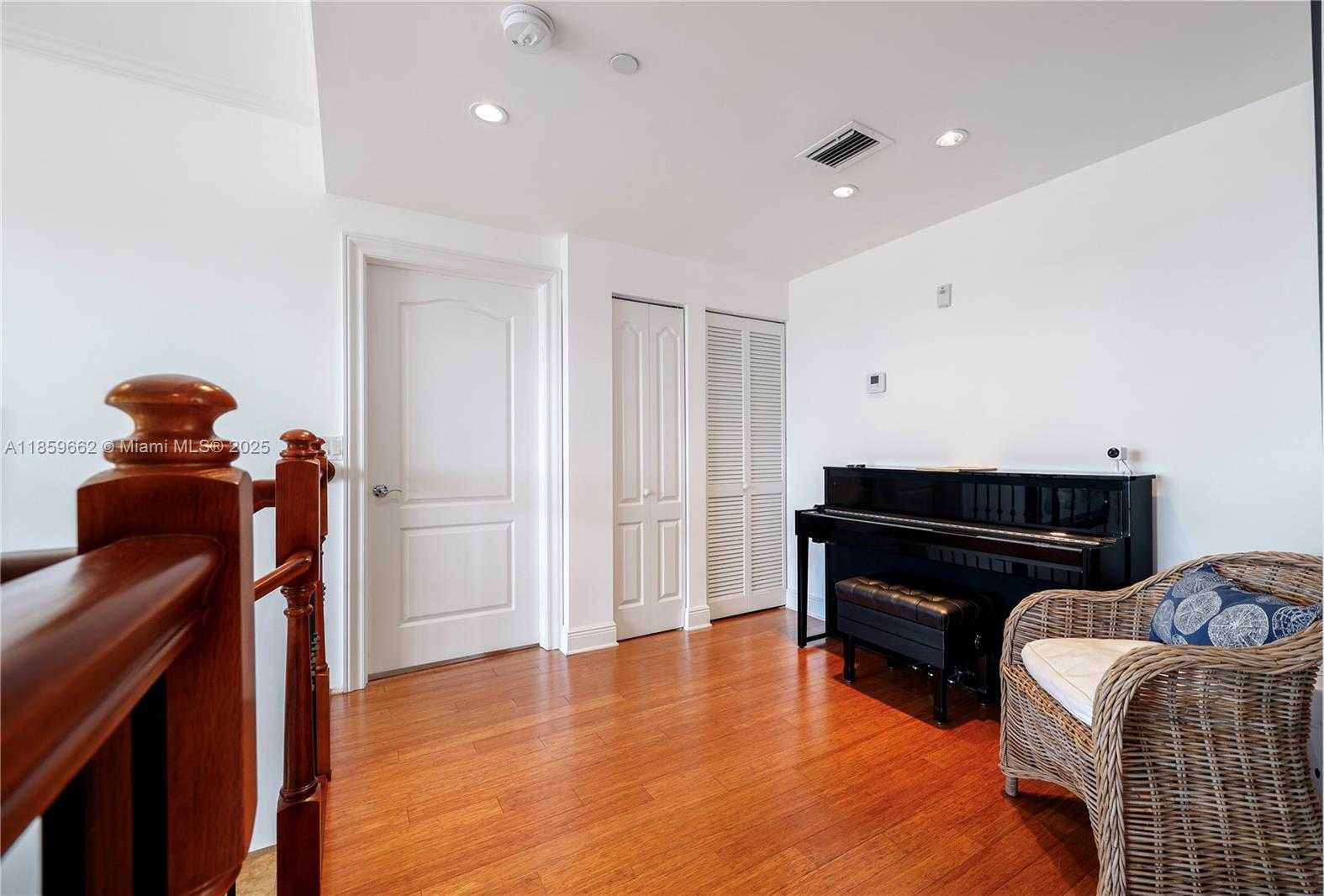 Small Image of 110 HENDRICKS ISLE #13, Fort Lauderdale Number 20