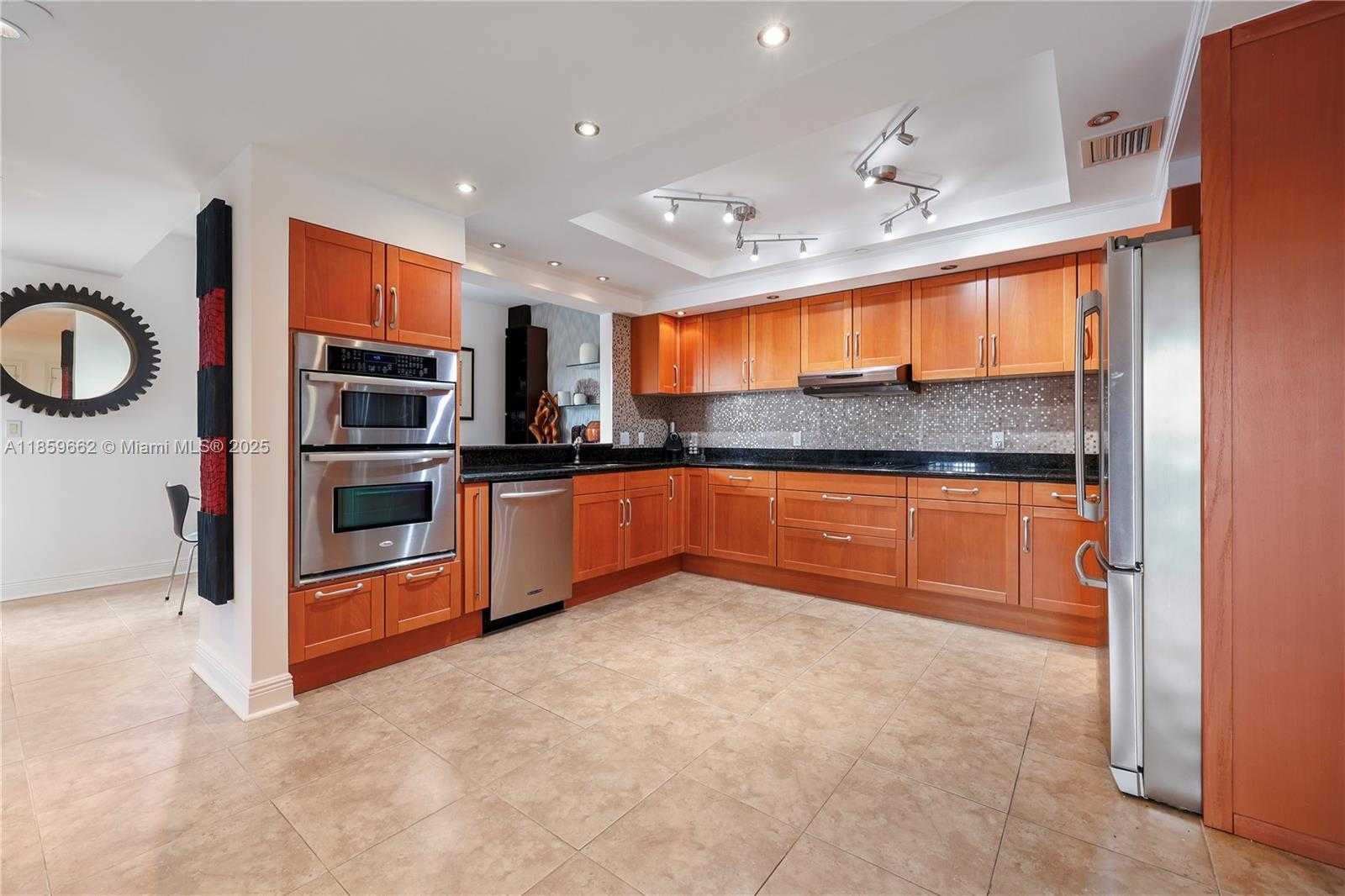 Small Image of 110 HENDRICKS ISLE #13, Fort Lauderdale Number 22