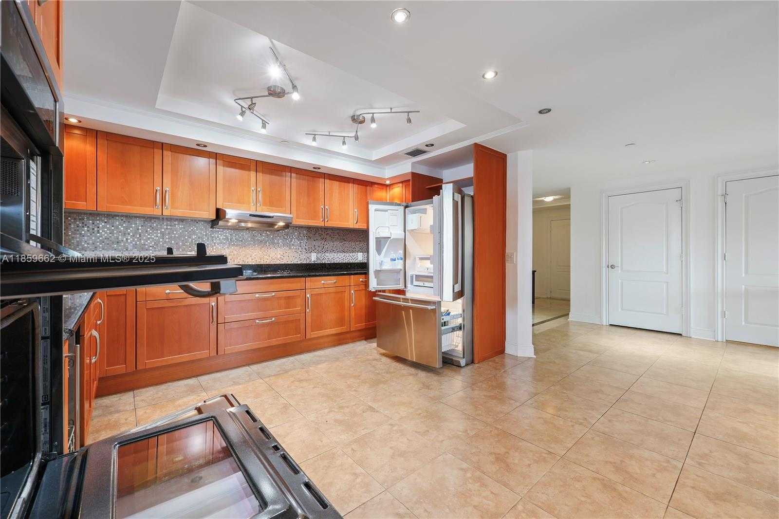 Small Image of 110 HENDRICKS ISLE #13, Fort Lauderdale Number 24