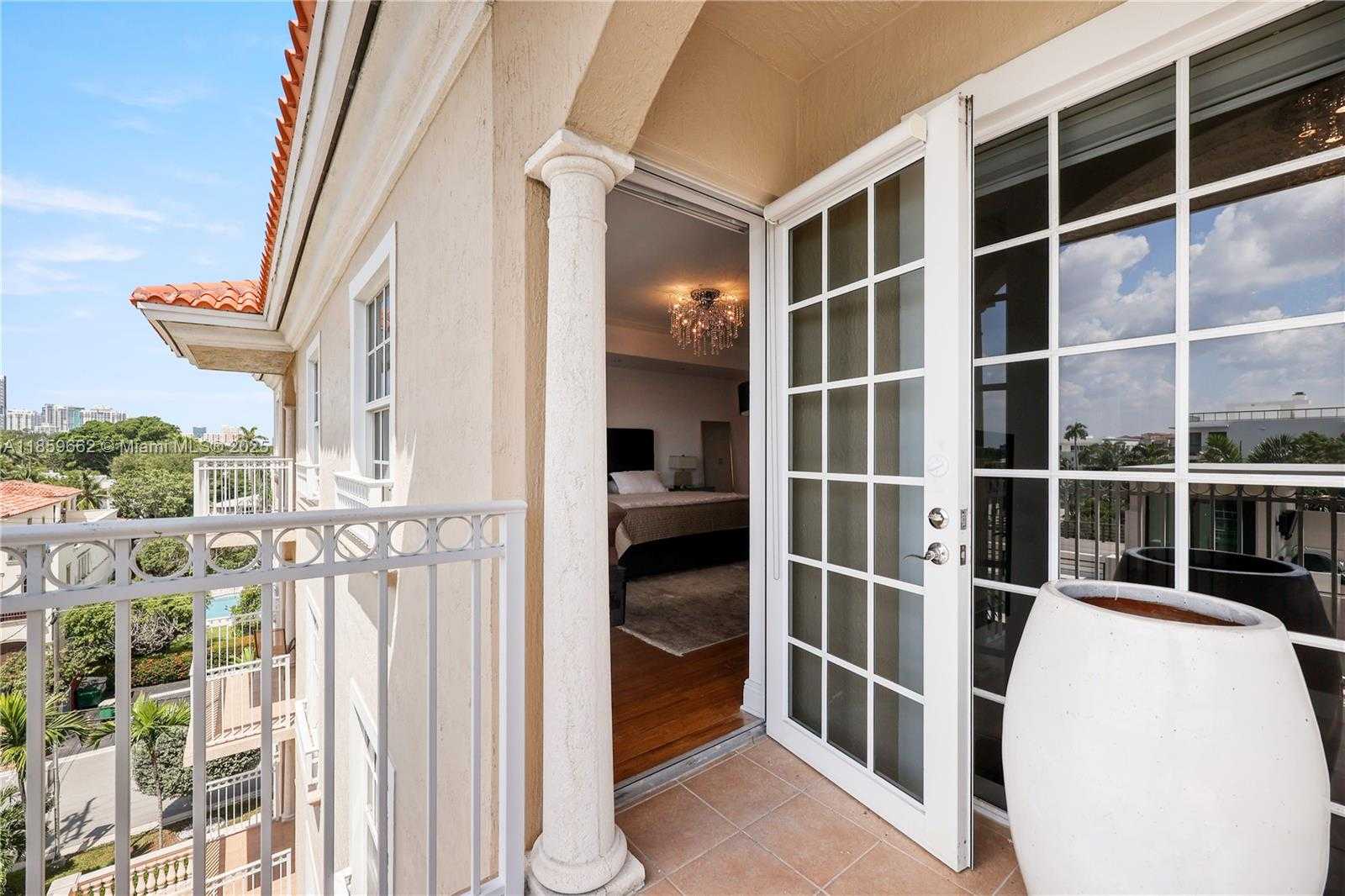 Small Image of 110 HENDRICKS ISLE #13, Fort Lauderdale Number 42