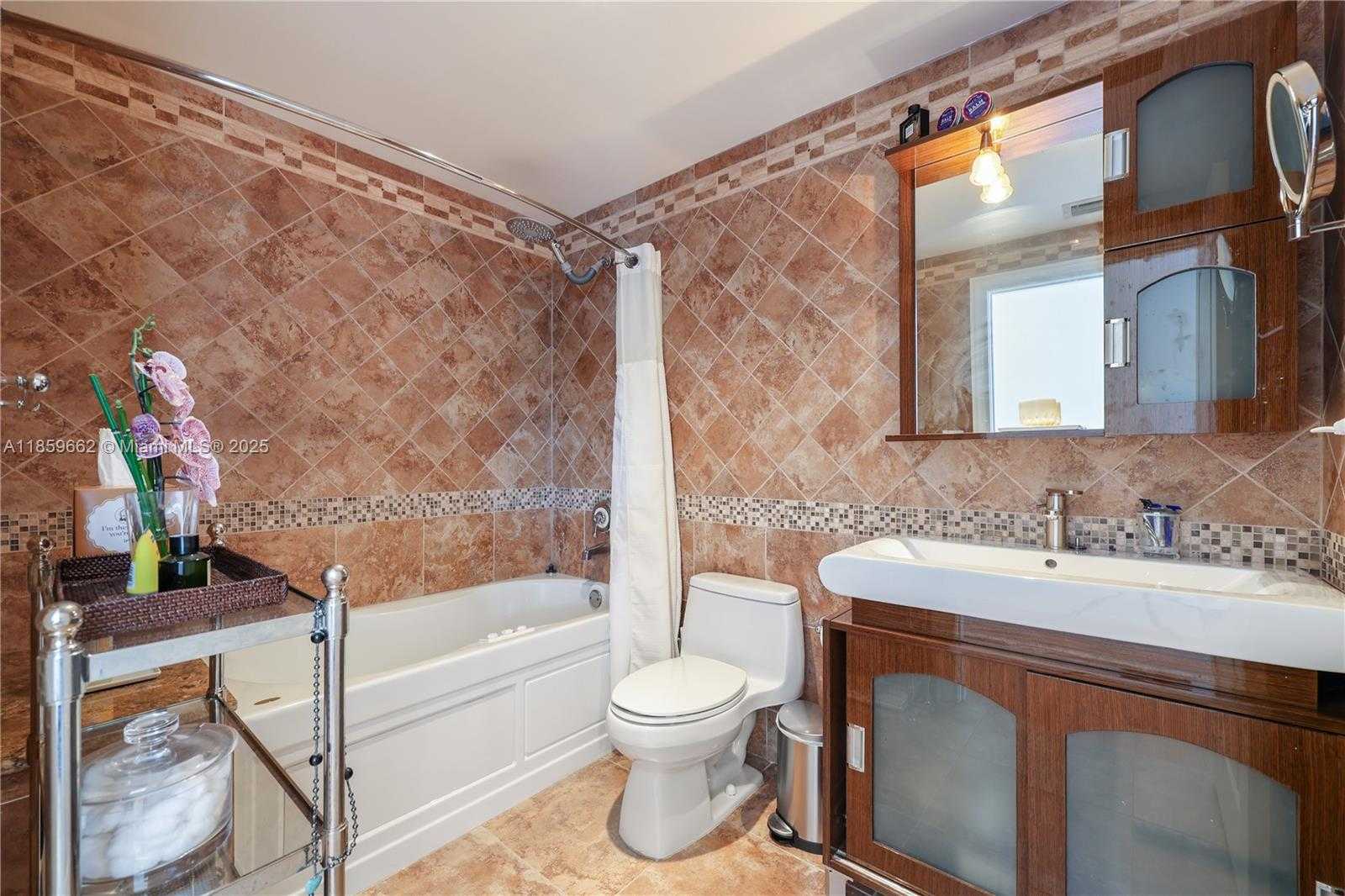 Small Image of 110 HENDRICKS ISLE #13, Fort Lauderdale Number 43