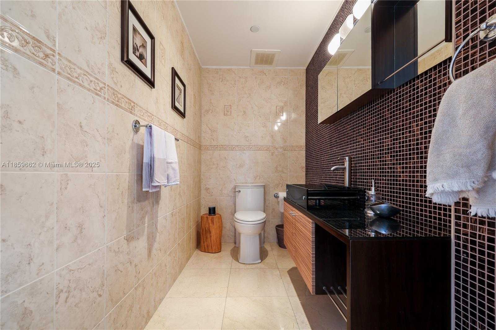 Small Image of 110 HENDRICKS ISLE #13, Fort Lauderdale Number 49