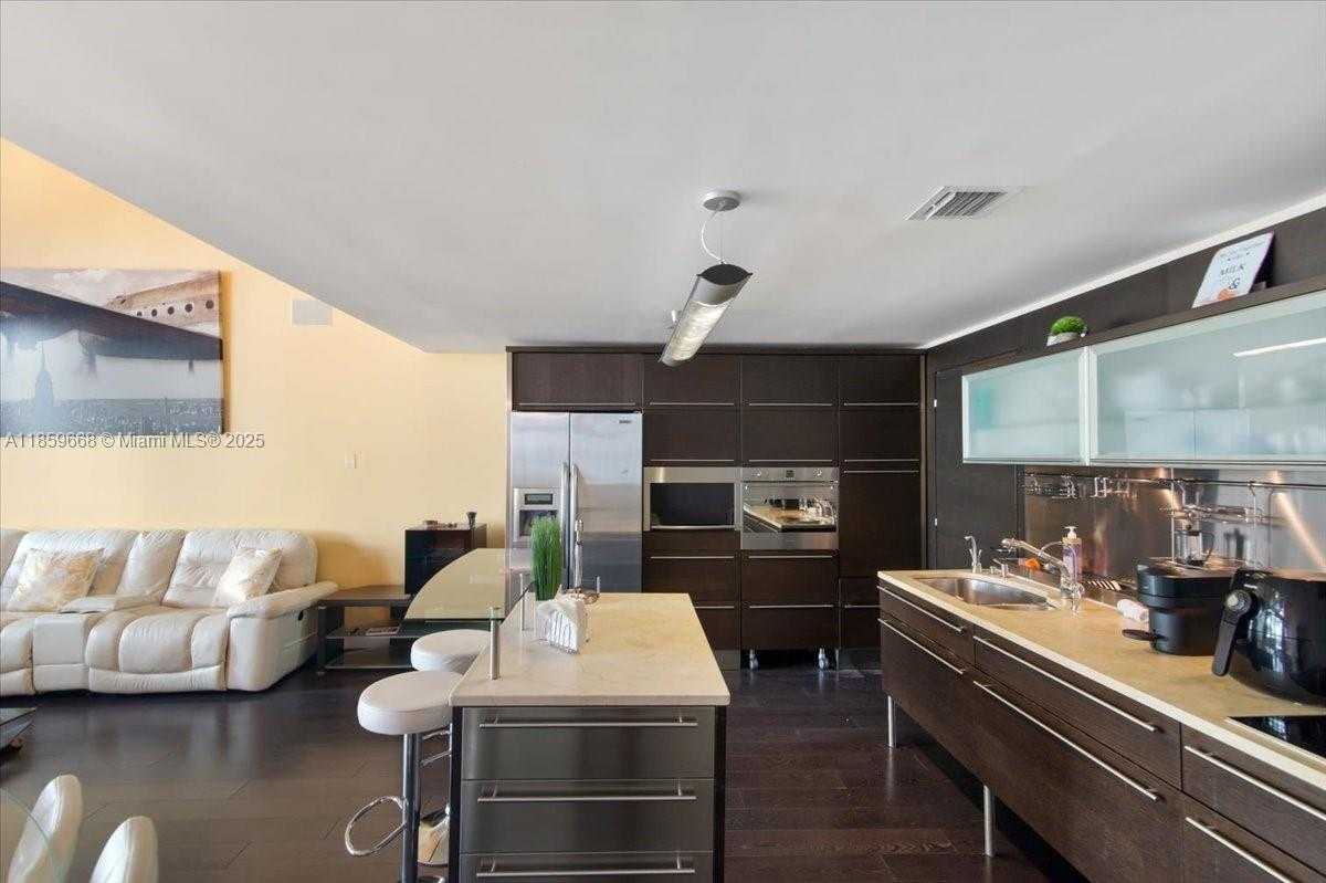 Small Image of 6000 COLLINS AVE #146, Miami Beach Number 12