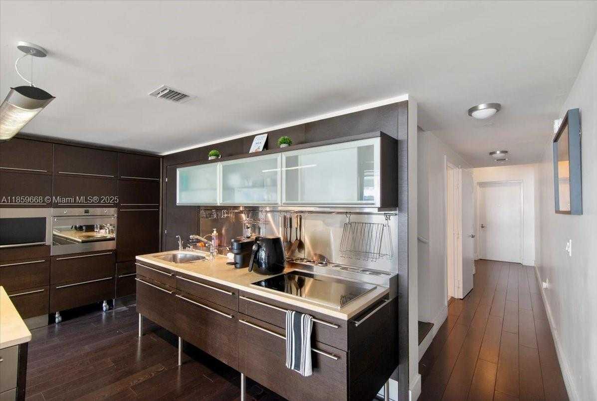 Small Image of 6000 COLLINS AVE #146, Miami Beach Number 13
