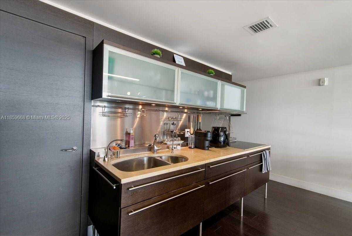 Small Image of 6000 COLLINS AVE #146, Miami Beach Number 16