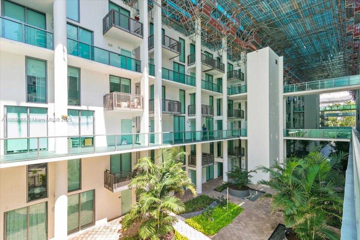 Small Image of 6000 COLLINS AVE #146, Miami Beach Number 3