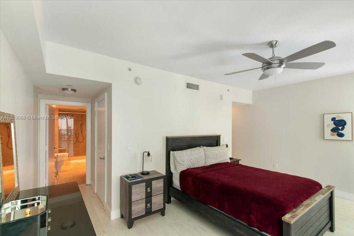 Small Image of 6000 COLLINS AVE #146, Miami Beach Number 30