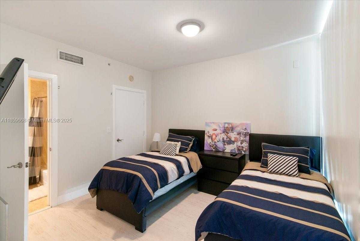 Small Image of 6000 COLLINS AVE #146, Miami Beach Number 8
