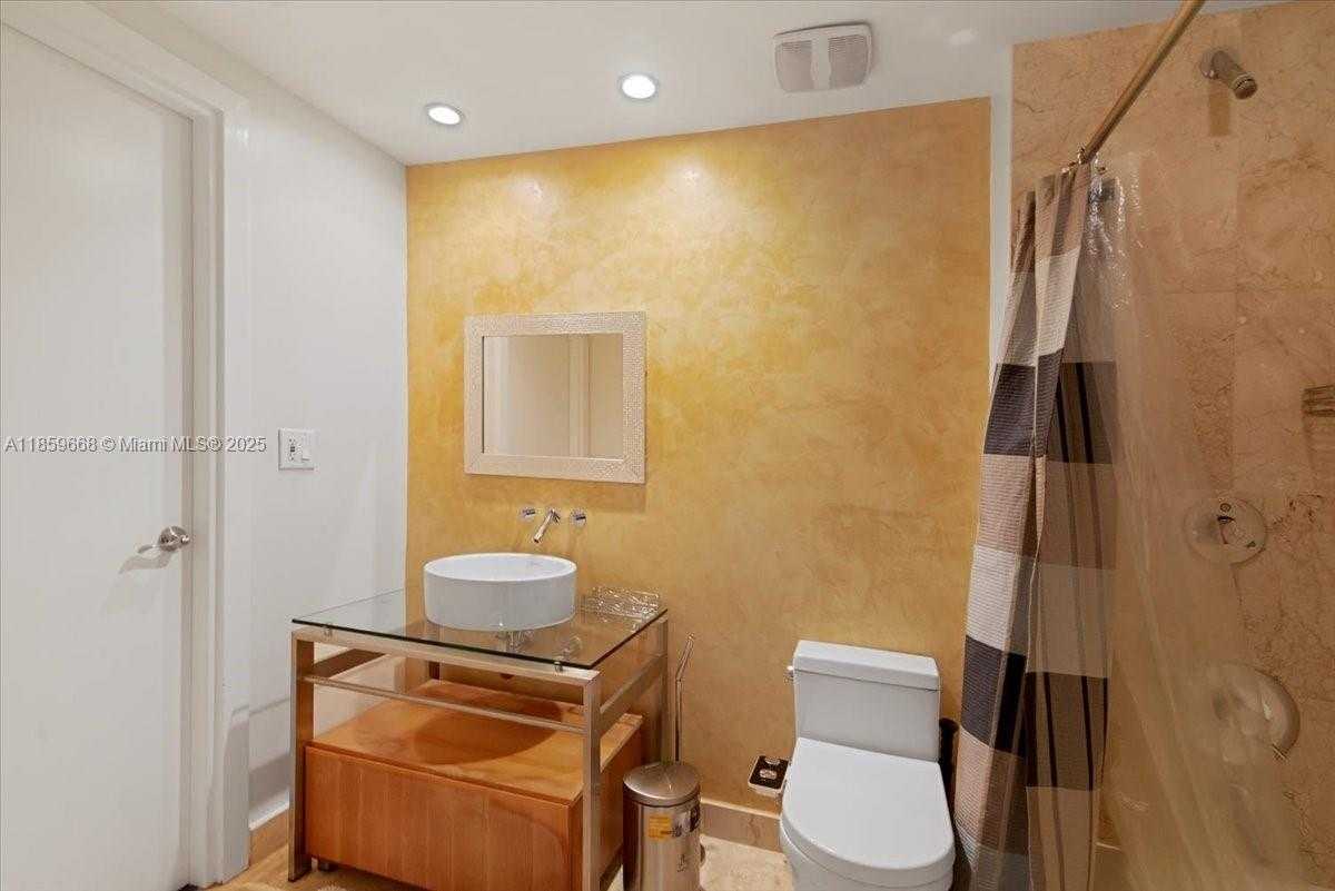 Small Image of 6000 COLLINS AVE #146, Miami Beach Number 9
