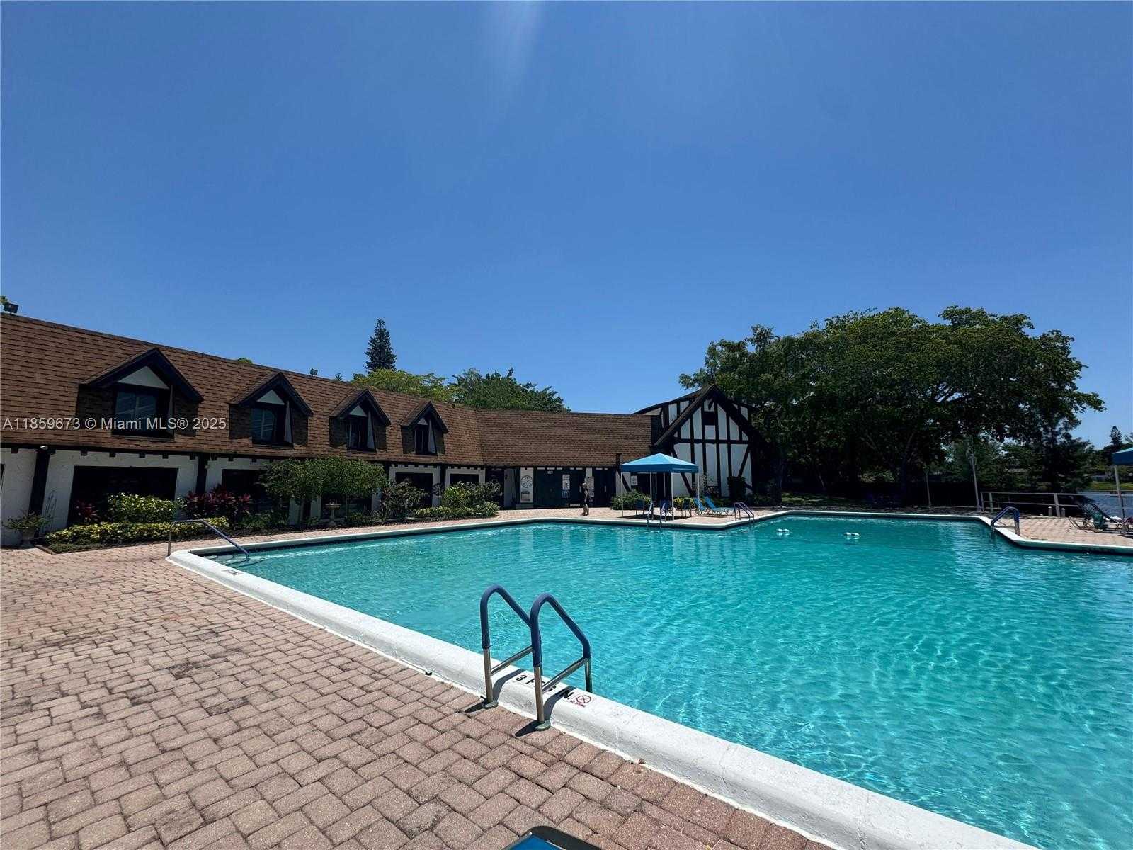 Small Image of 3720 INVERRARY DR #1N, Lauderhill Number 11