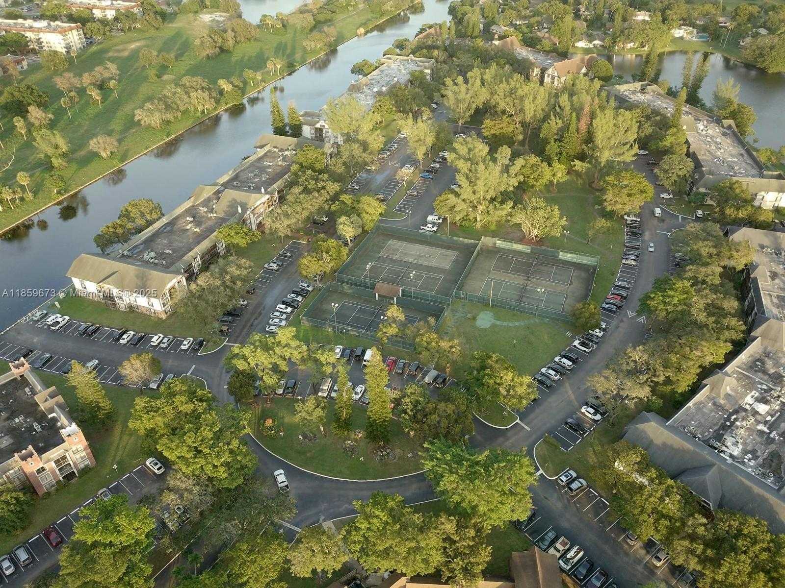 Small Image of 3720 INVERRARY DR #1N, Lauderhill Number 19