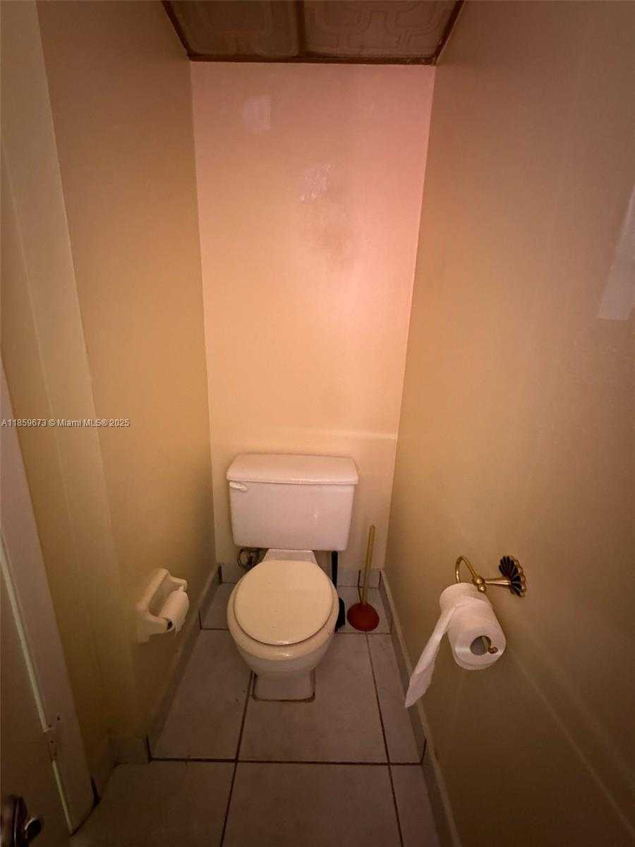 Small Image of 3720 INVERRARY DR #1N, Lauderhill Number 39