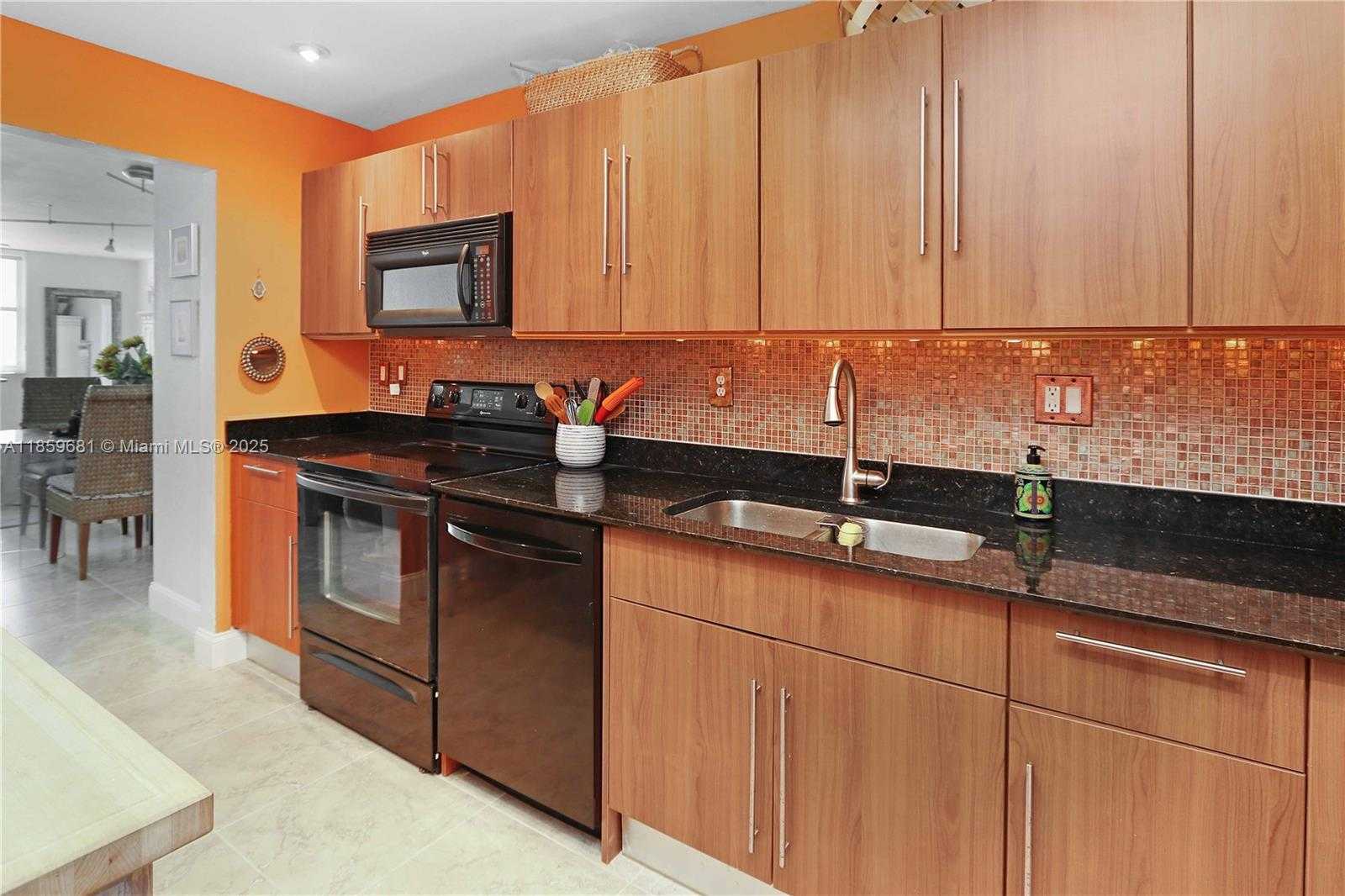 Small Image of 3001 SOUTH OCEAN DR #411, Hollywood Number 9