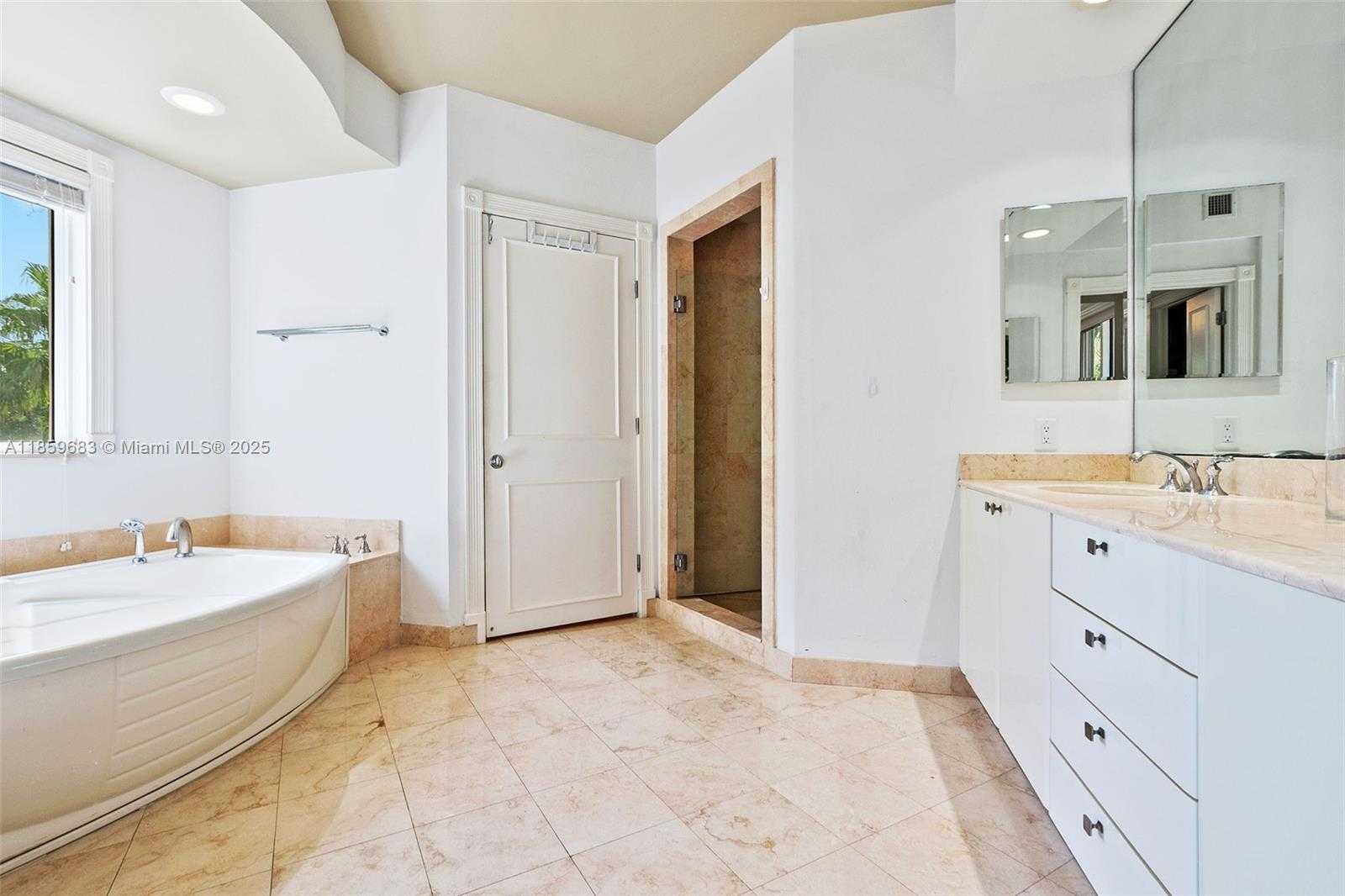 Small Image of 781 CRANDON BLVD #306, Key Biscayne Number 17