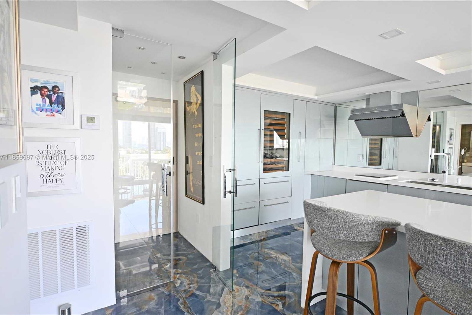 Small Image of 401 OCEAN DR #1003, Miami Beach Number 18