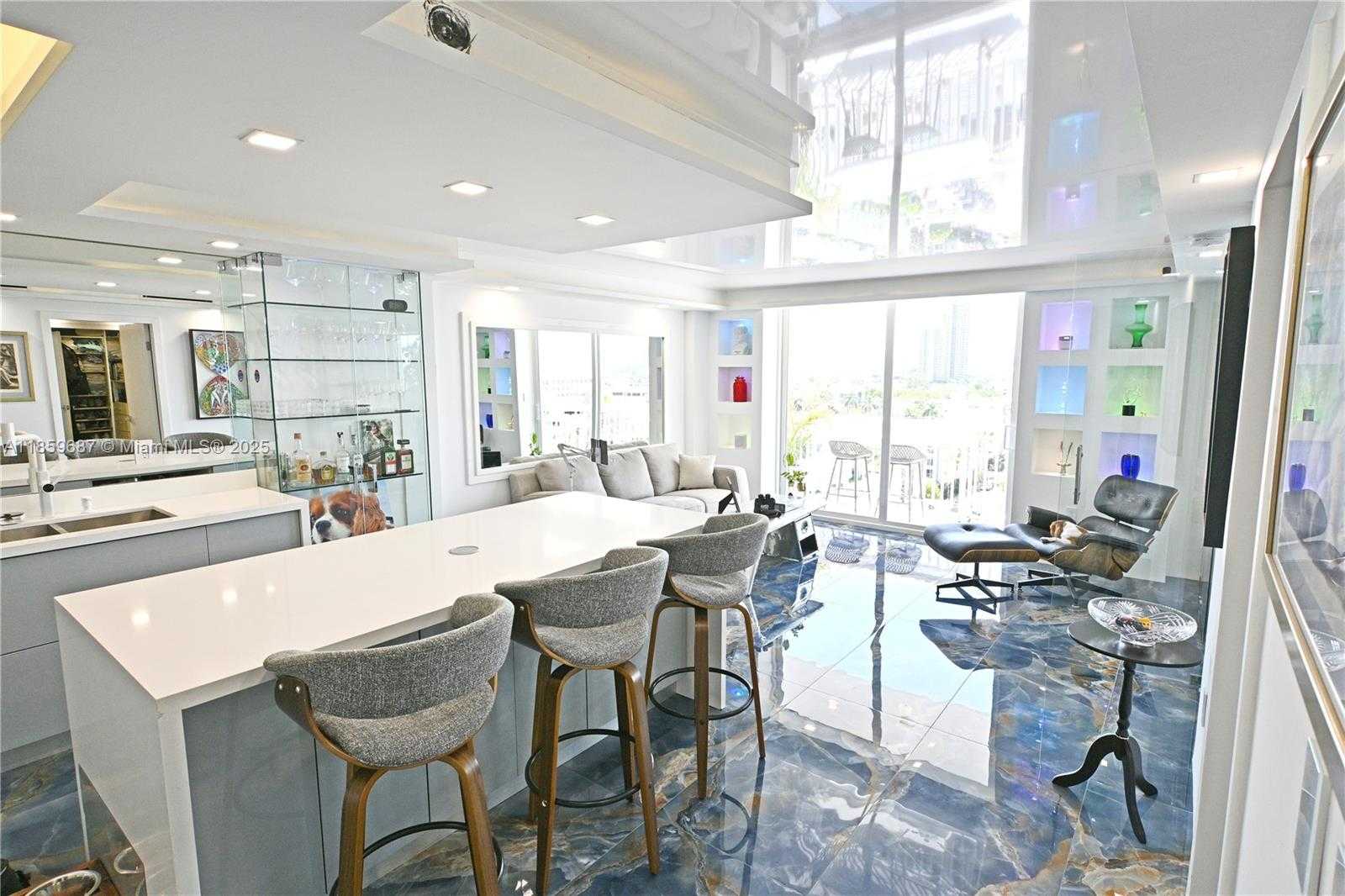 Small Image of 401 OCEAN DR #1003, Miami Beach Number 3