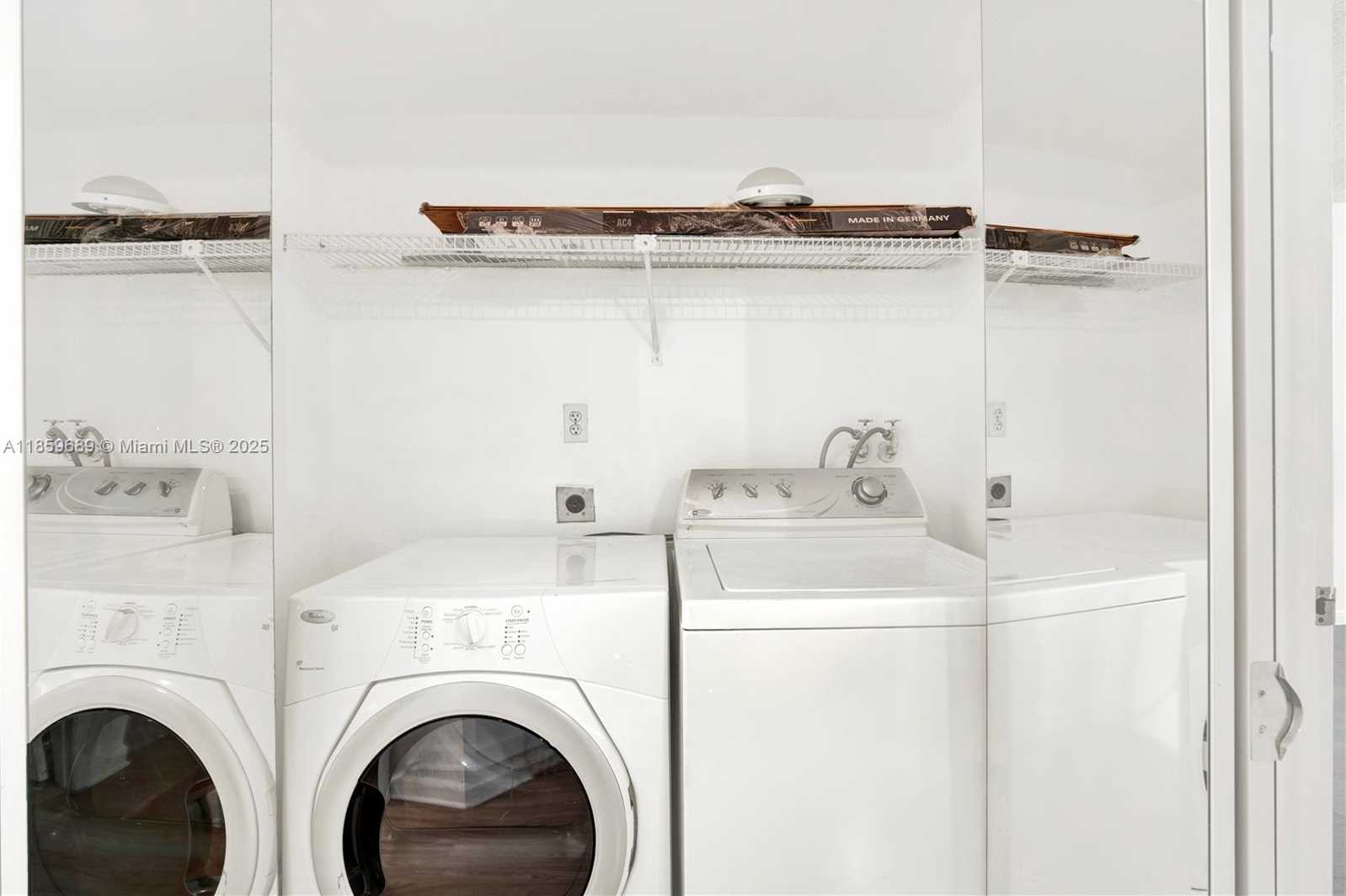 Small Image of 8215 LAKE DR #207, Doral Number 12