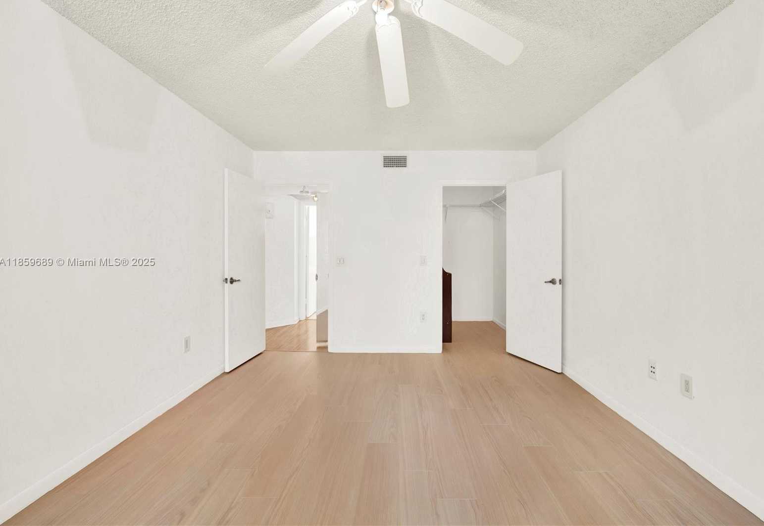 Small Image of 8215 LAKE DR #207, Doral Number 16