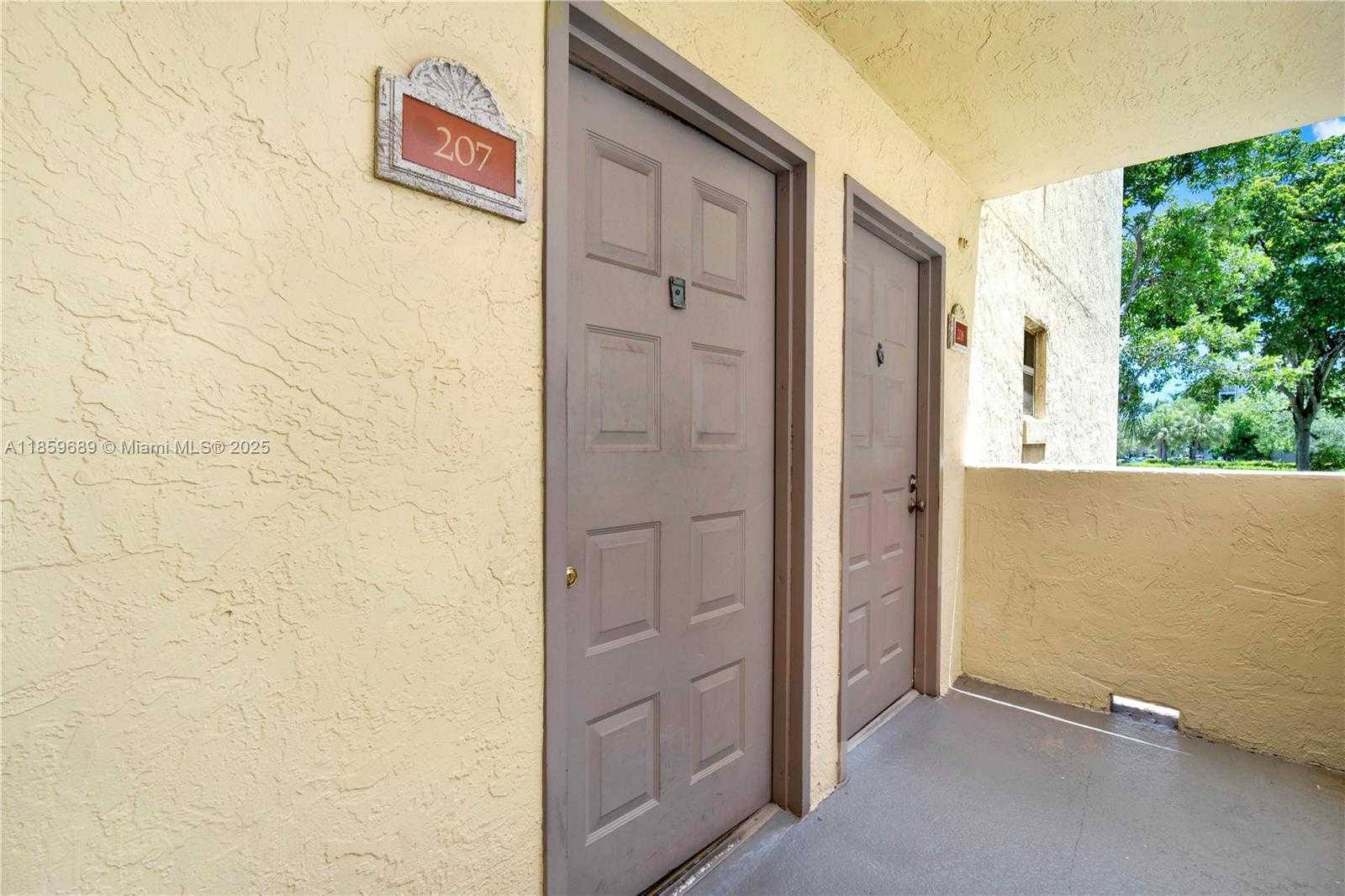 Small Image of 8215 LAKE DR #207, Doral Number 23