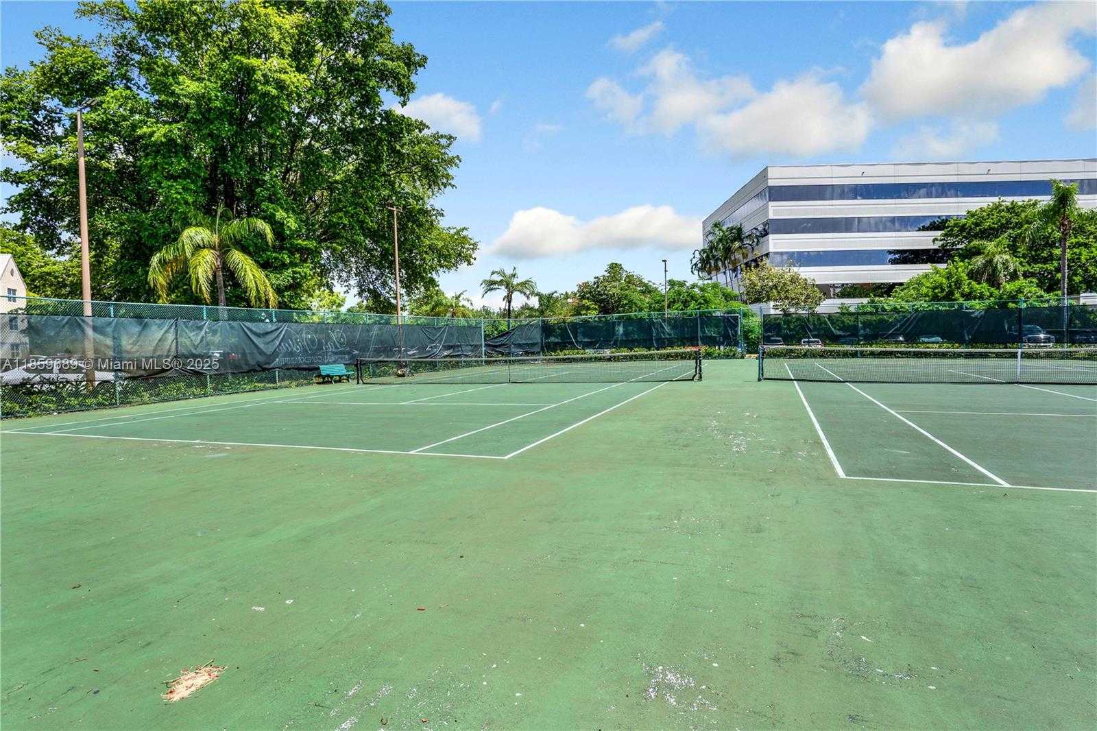 Small Image of 8215 LAKE DR #207, Doral Number 26