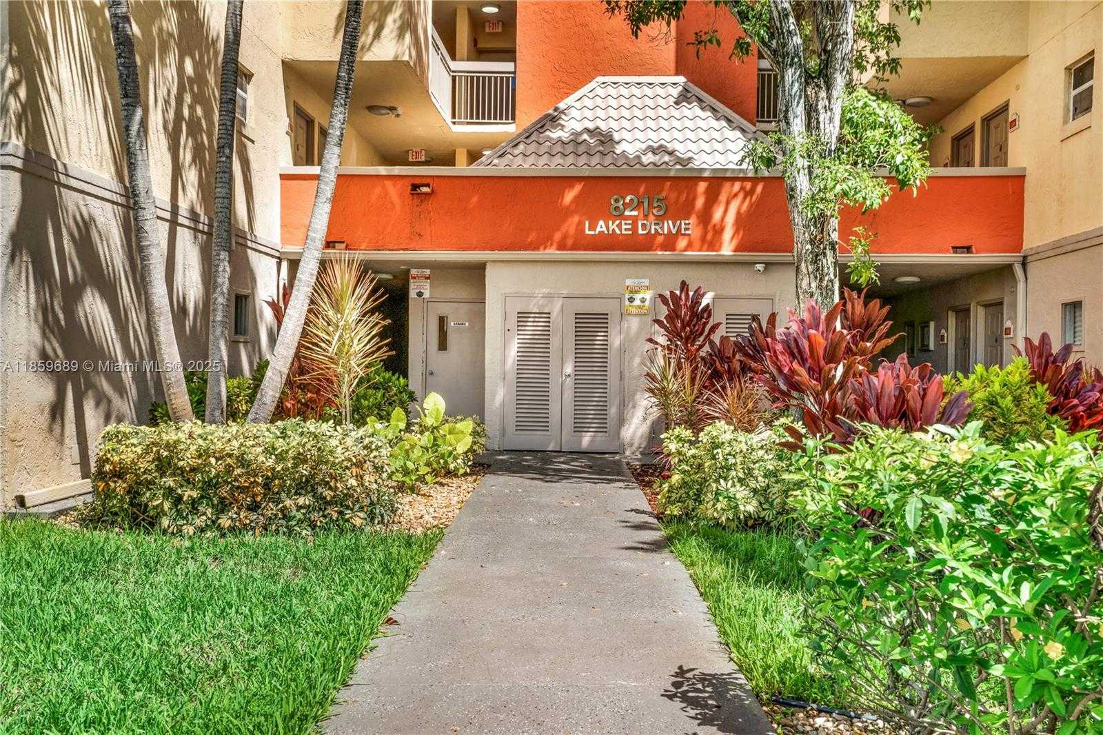 Small Image of 8215 LAKE DR #207, Doral Number 3