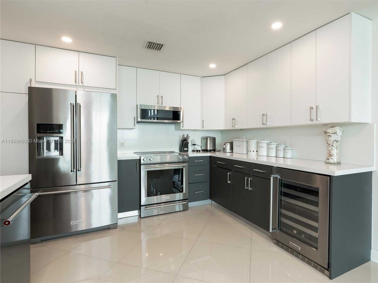 Small Image of 1900 NORTH BAYSHORE DR #3712, Miami Number 6