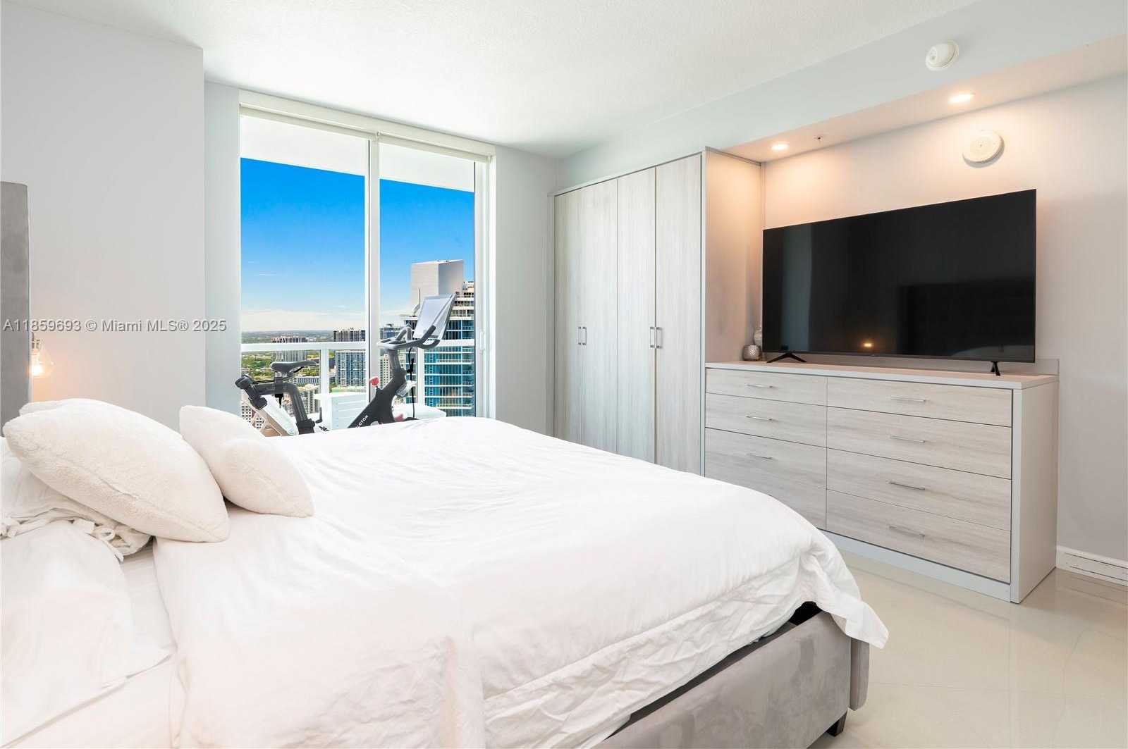 Small Image of 1900 NORTH BAYSHORE DR #3712, Miami Number 8