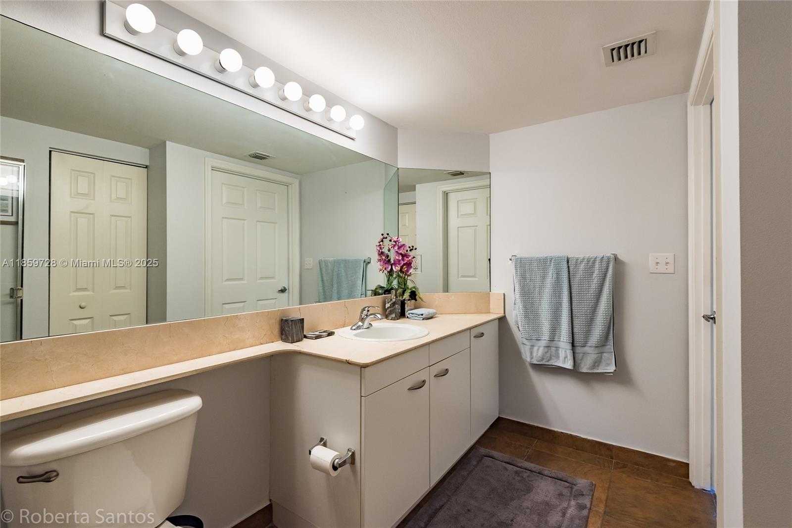 Small Image of 2080 SOUTH OCEAN DR #602, Hallandale Beach Number 23