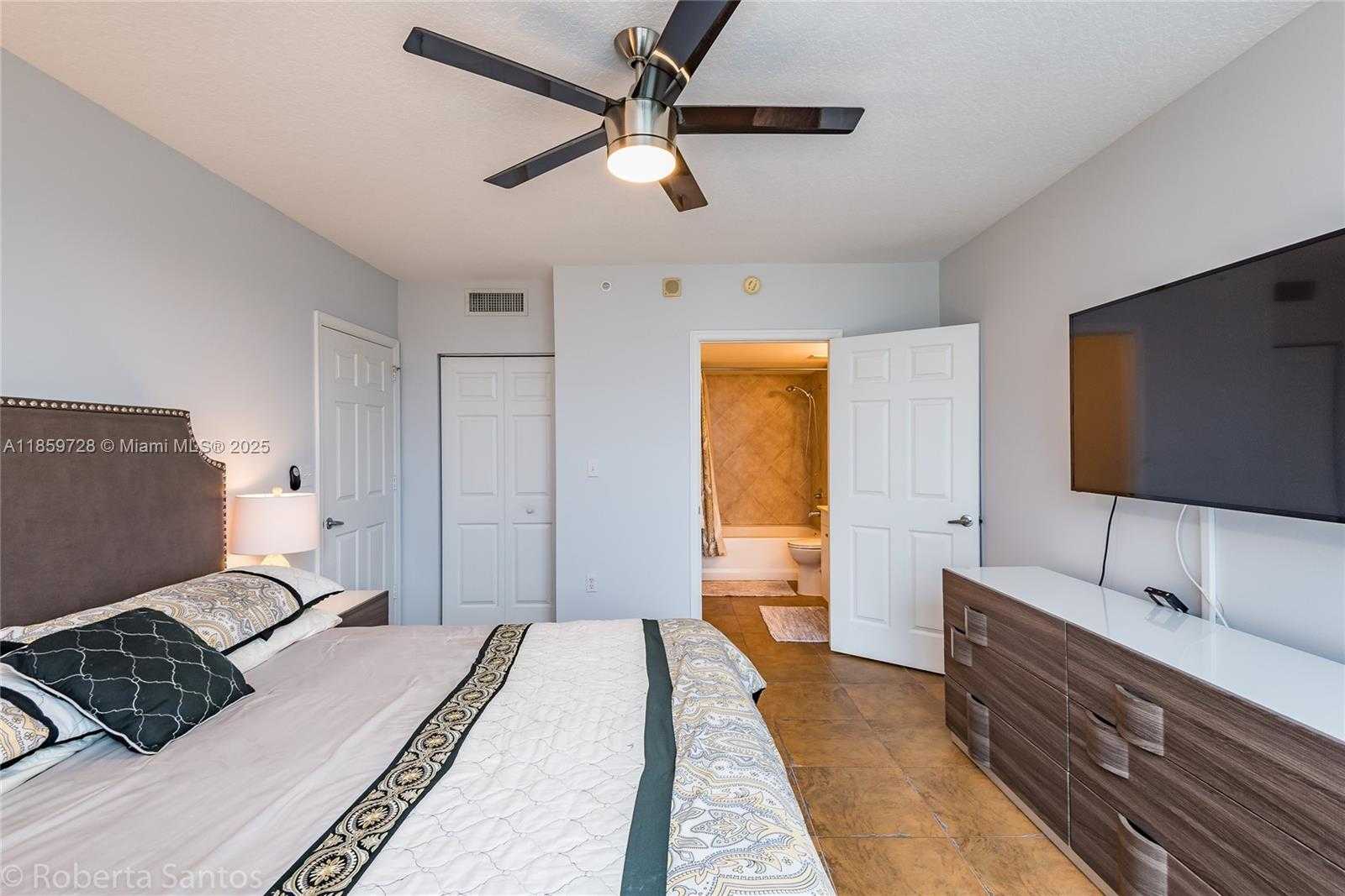 Small Image of 2080 SOUTH OCEAN DR #602, Hallandale Beach Number 27