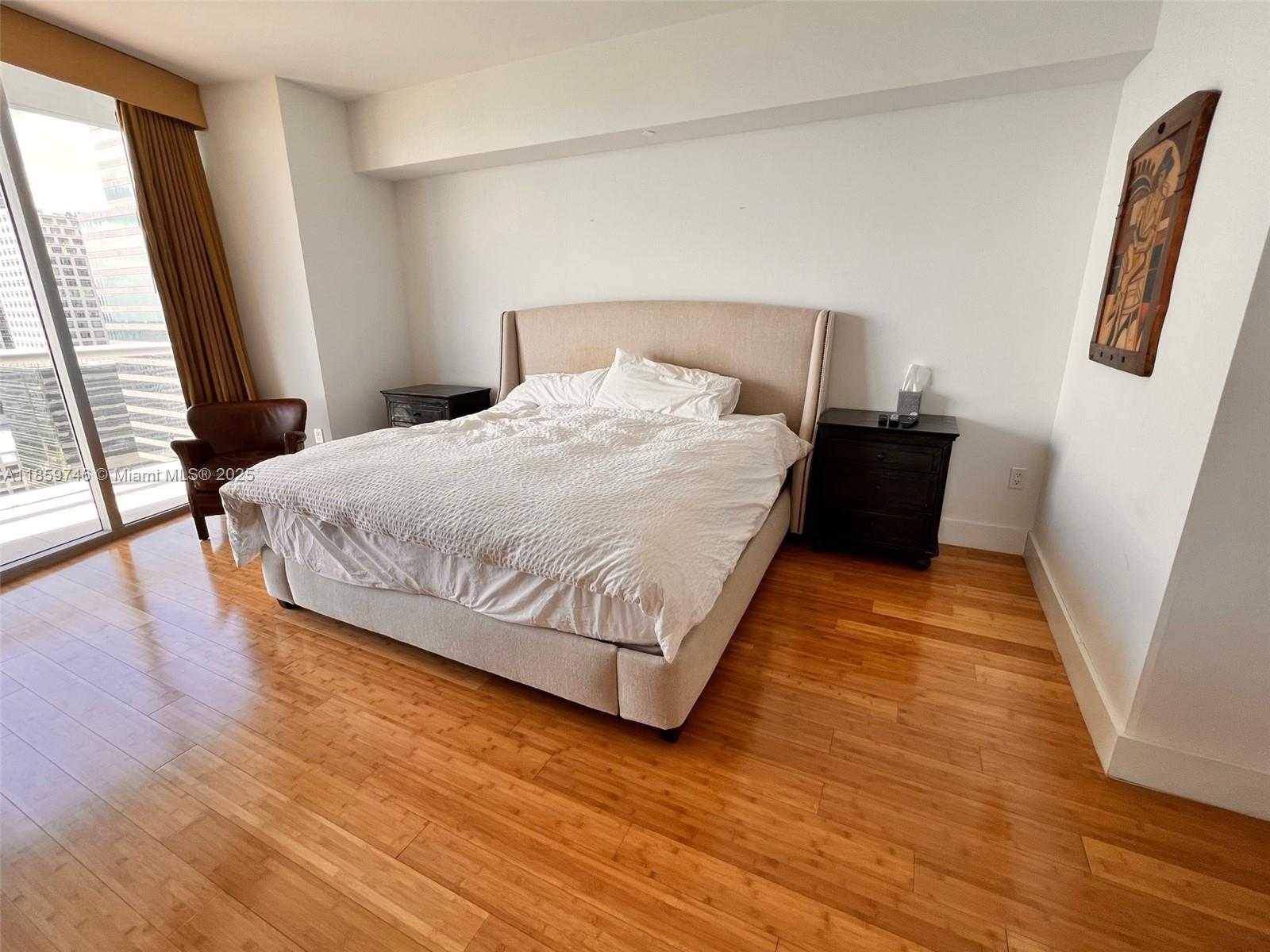 Small Image of 495 BRICKELL AVE #2401, Miami Number 18