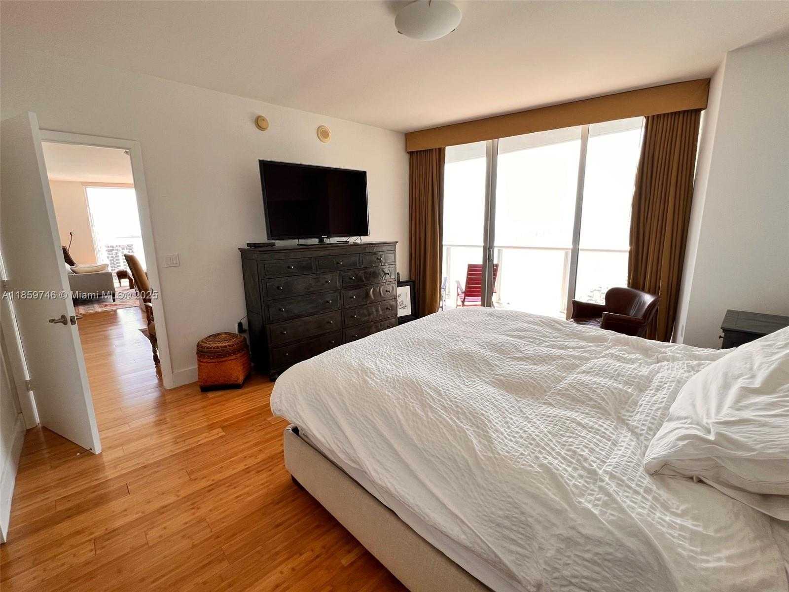 Small Image of 495 BRICKELL AVE #2401, Miami Number 19