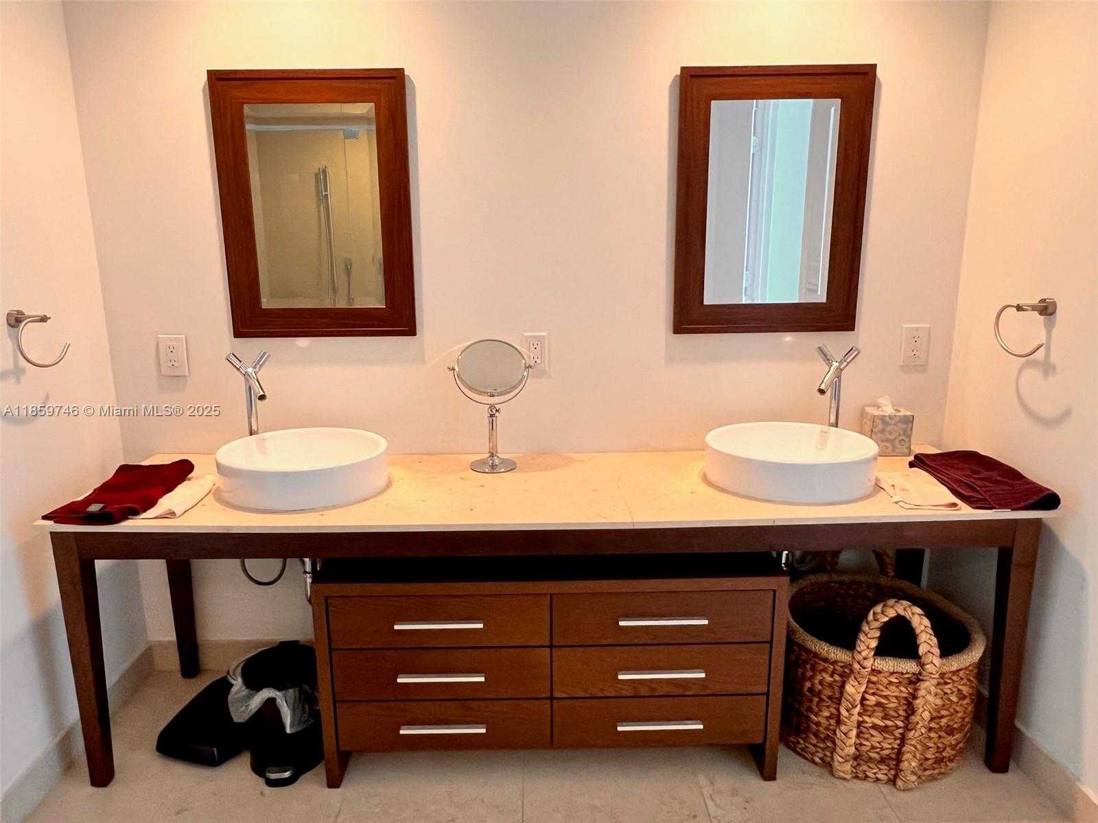 Small Image of 495 BRICKELL AVE #2401, Miami Number 22